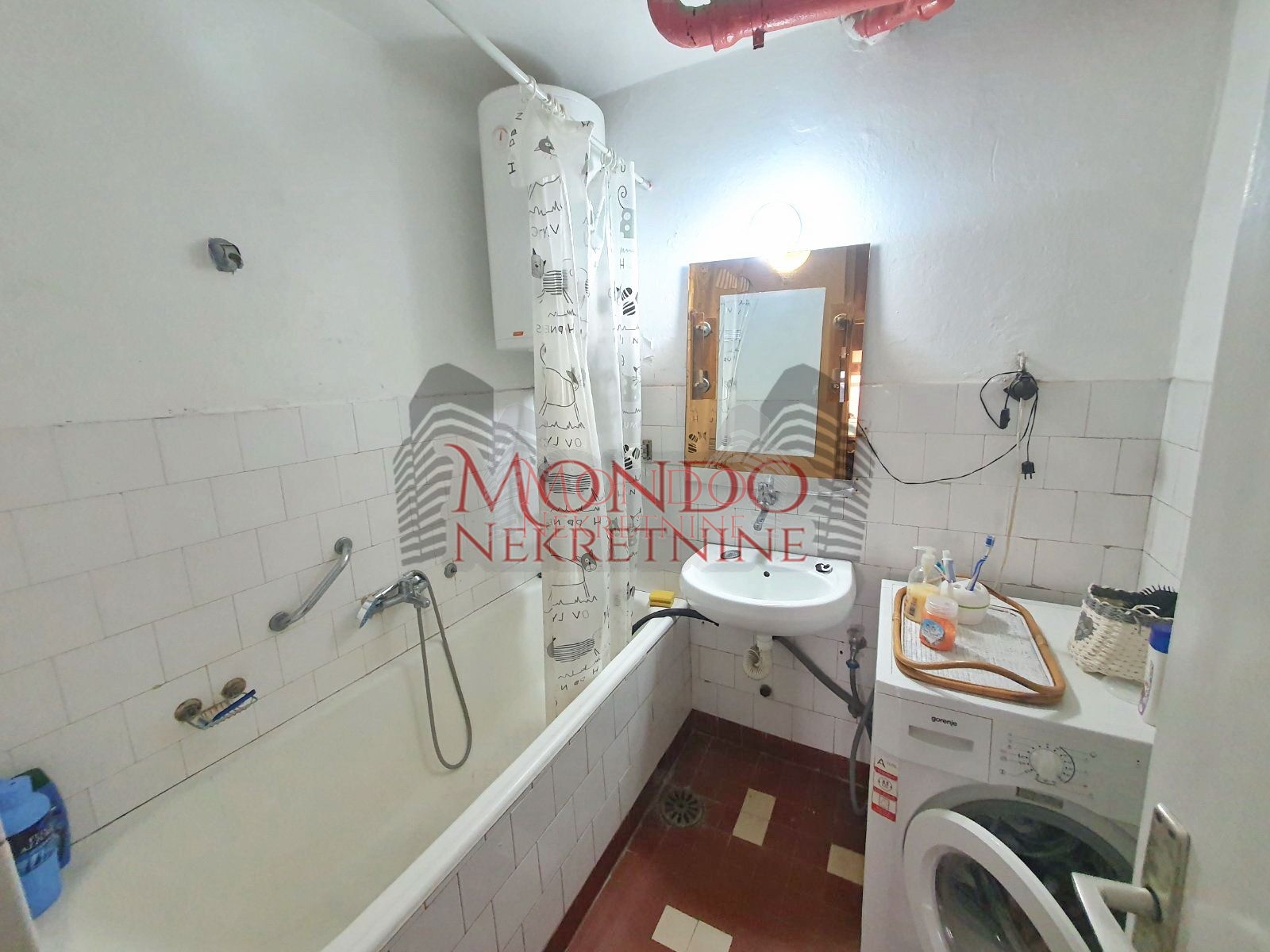 Trosoban stan kod Lutkarskog pozorišta