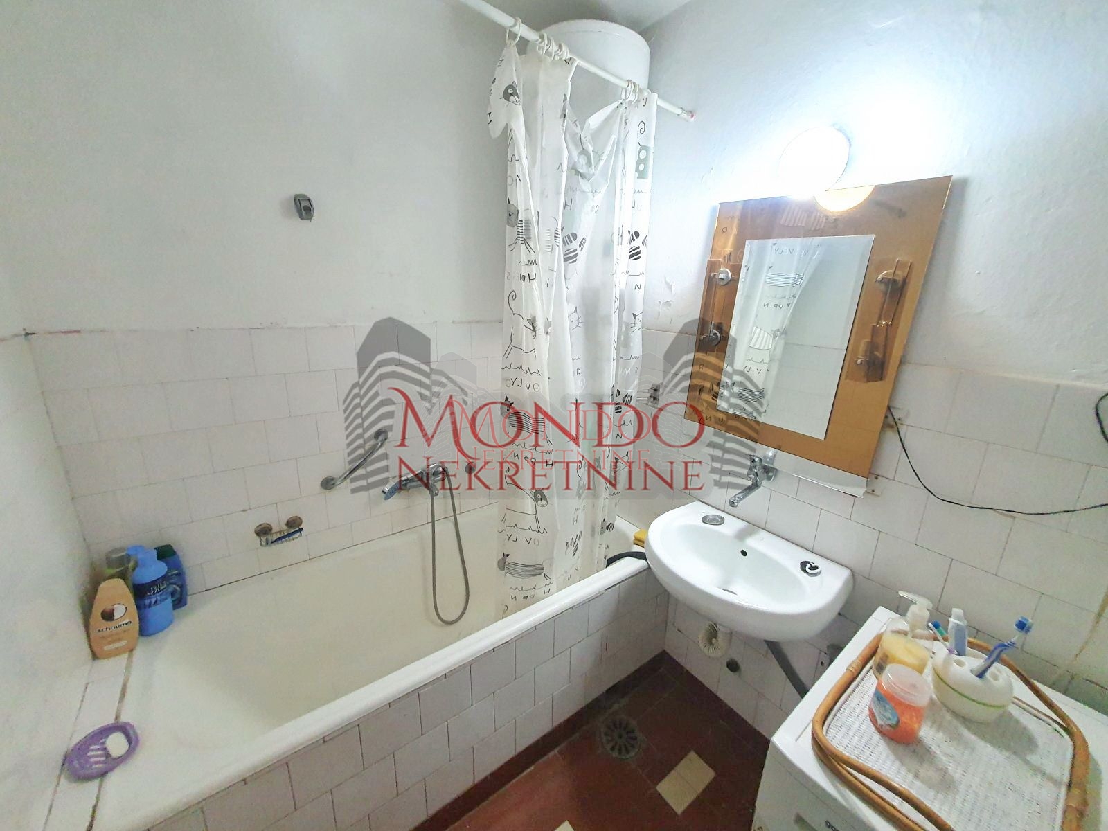 Trosoban stan kod Lutkarskog pozorišta