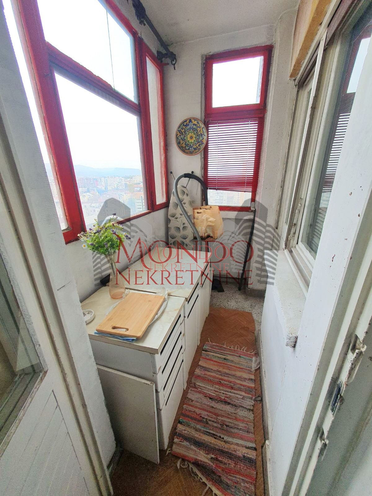 Trosoban stan kod Lutkarskog pozorišta