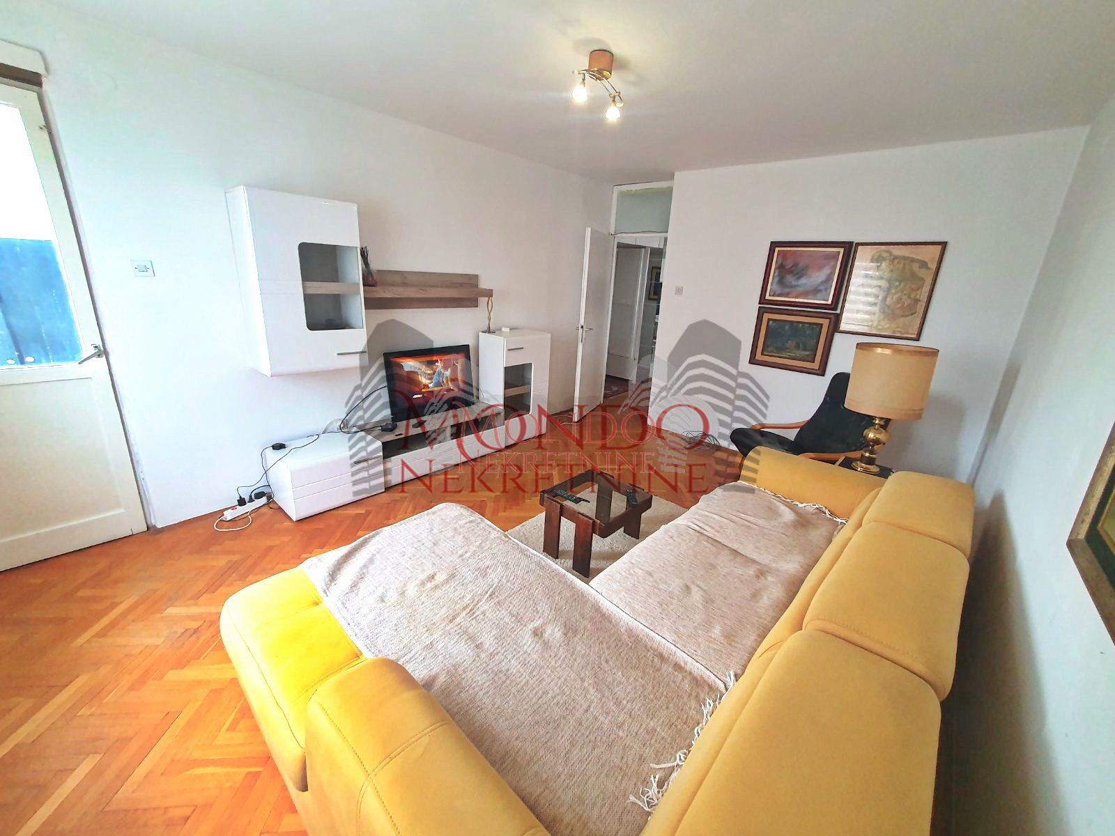 Trosoban stan kod Lutkarskog pozorišta