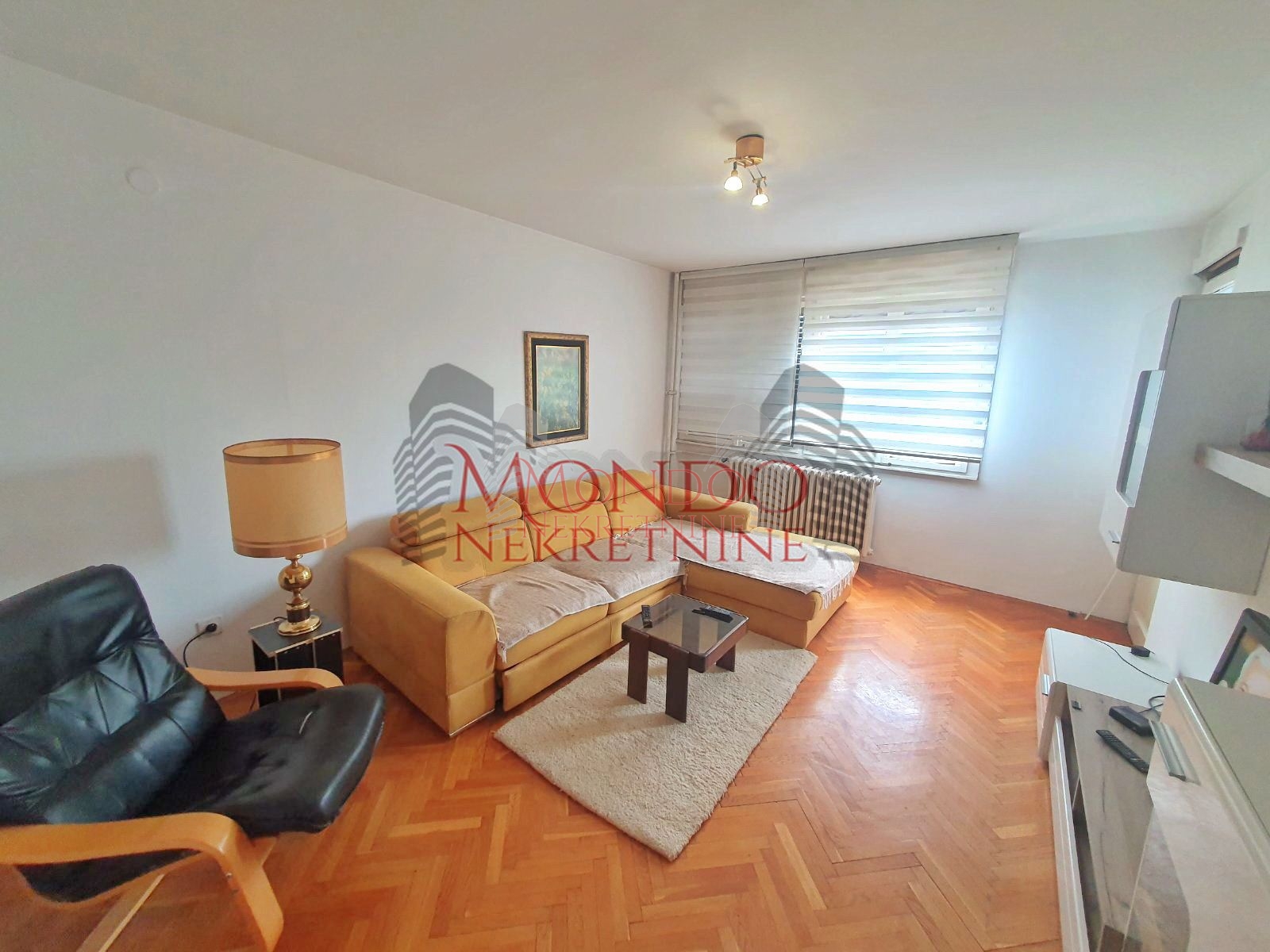 Trosoban stan kod Lutkarskog pozorišta