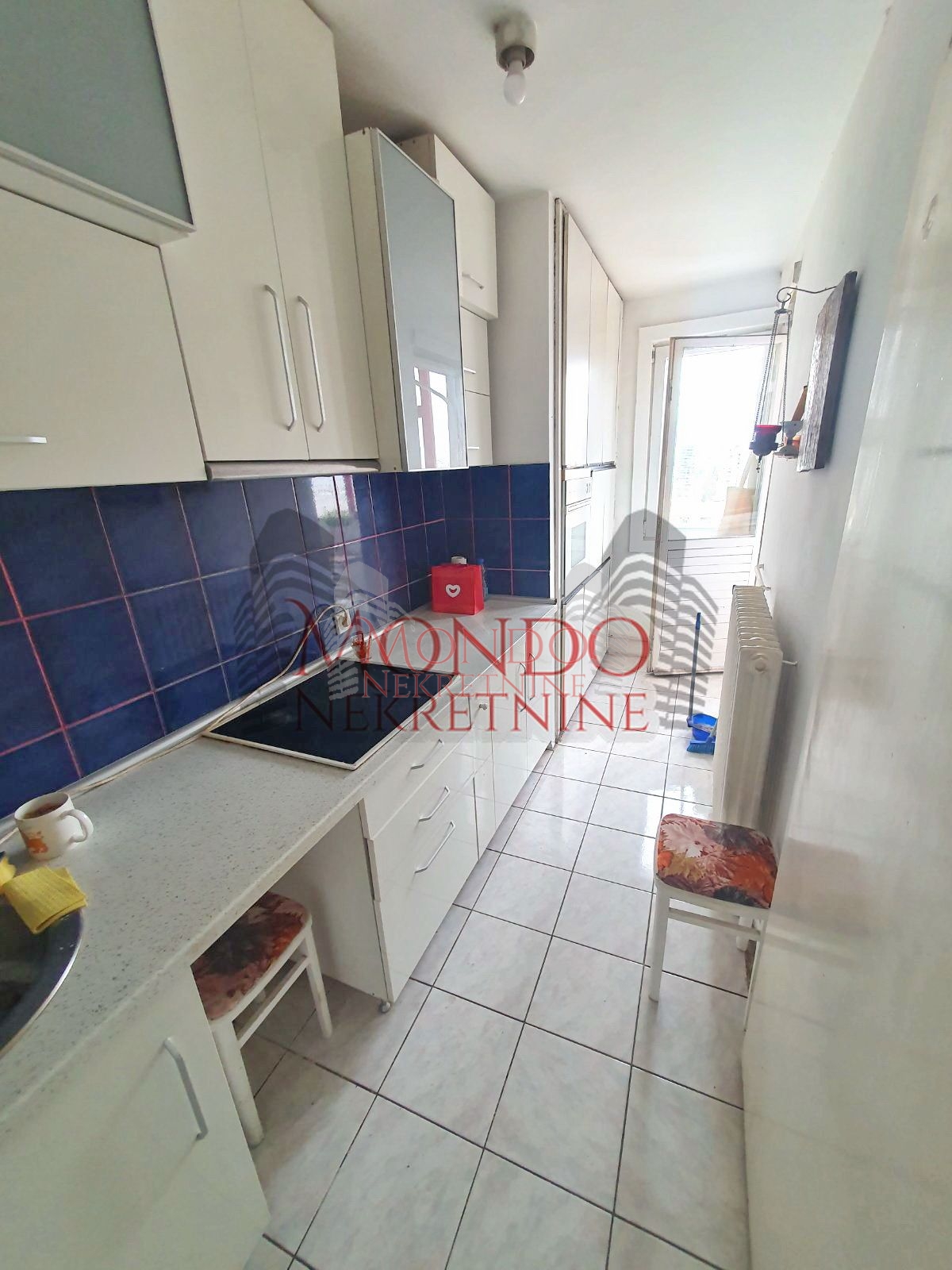 Trosoban stan kod Lutkarskog pozorišta