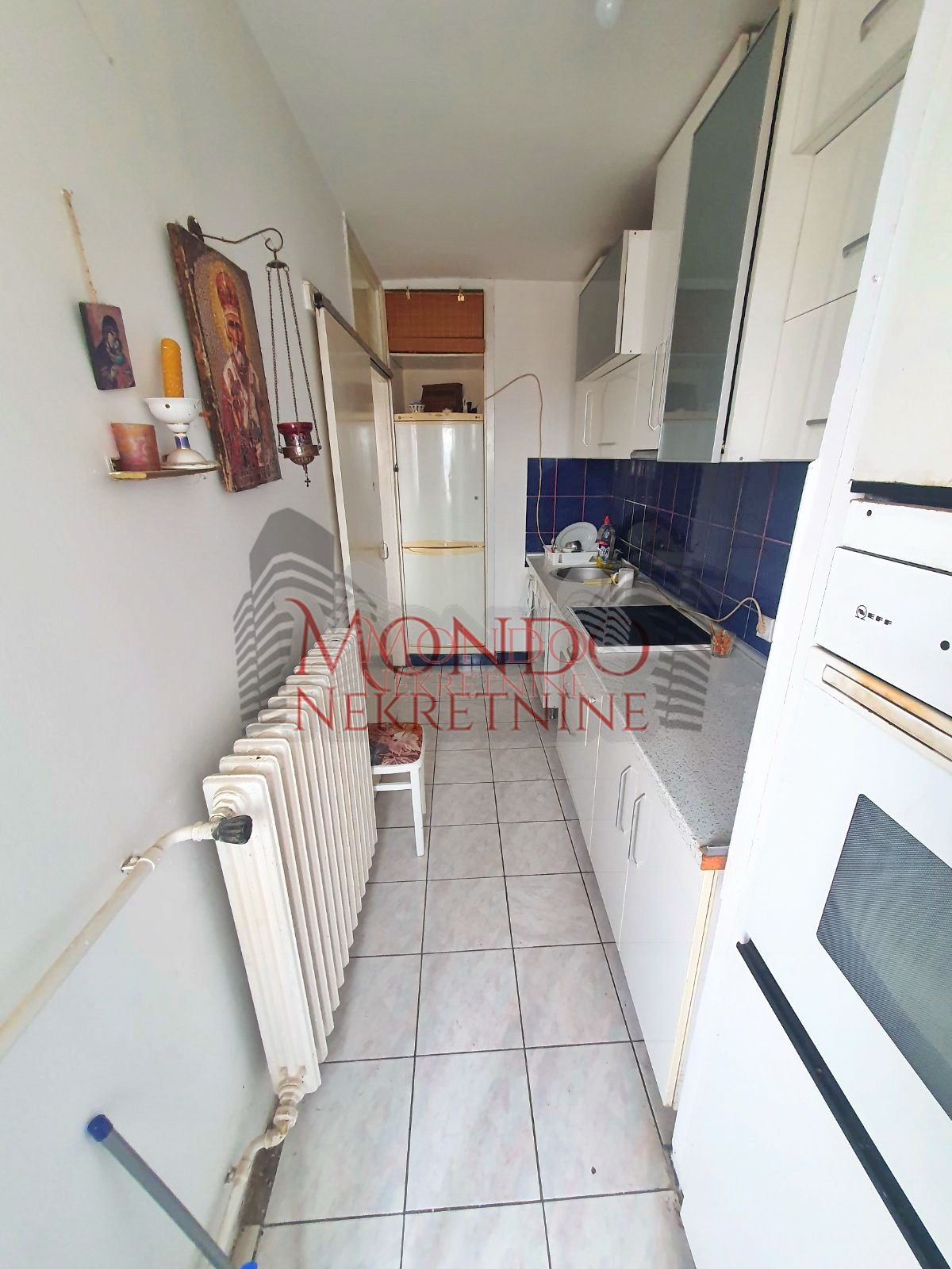 Trosoban stan kod Lutkarskog pozorišta