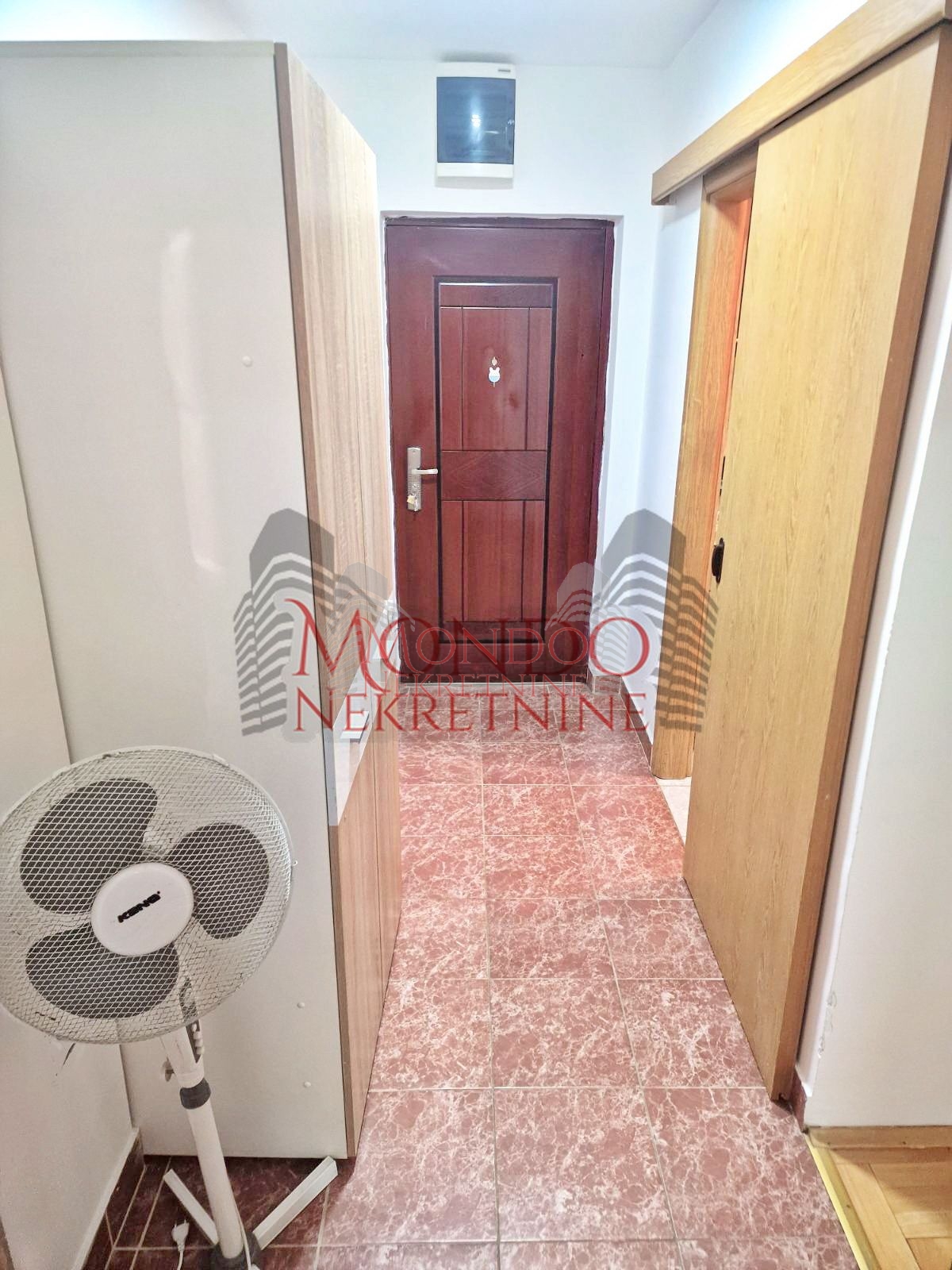 Jednoiposoban stan kod Filozofskog fakulteta