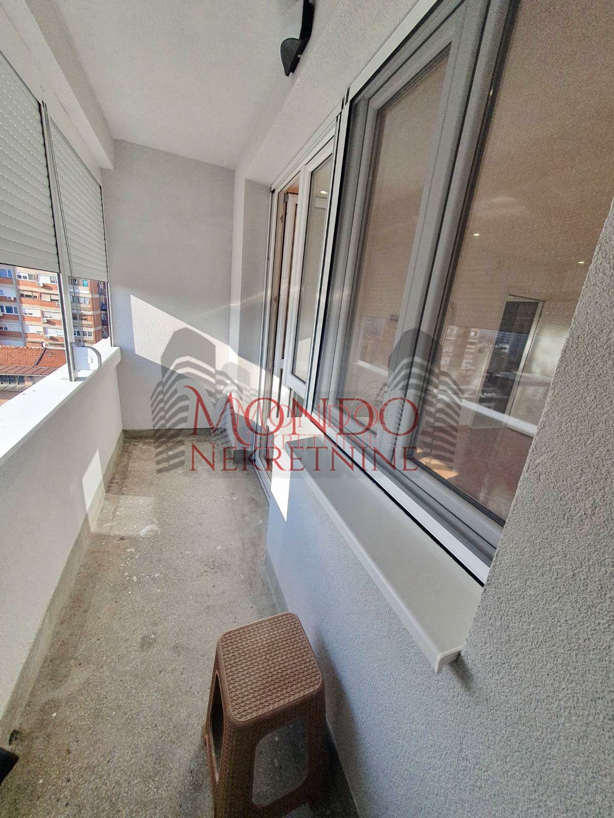 Jednoiposoban renoviran srtan kod Lutkarskog pozorišta