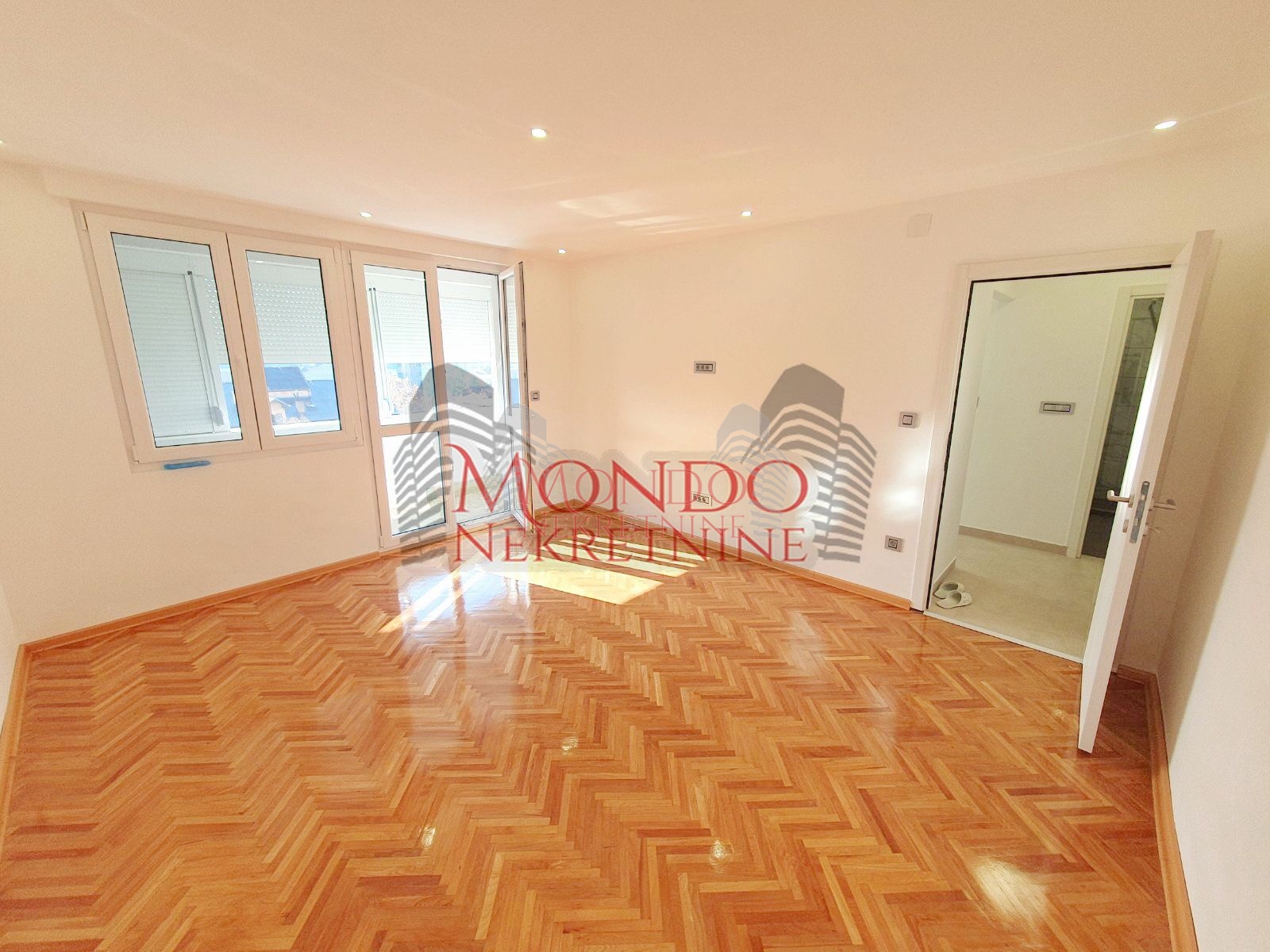 Jednoiposoban renoviran srtan kod Lutkarskog pozorišta