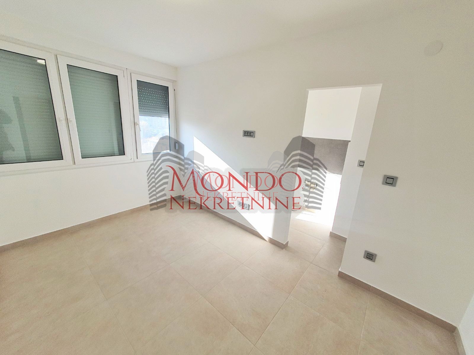 Jednoiposoban renoviran srtan kod Lutkarskog pozorišta