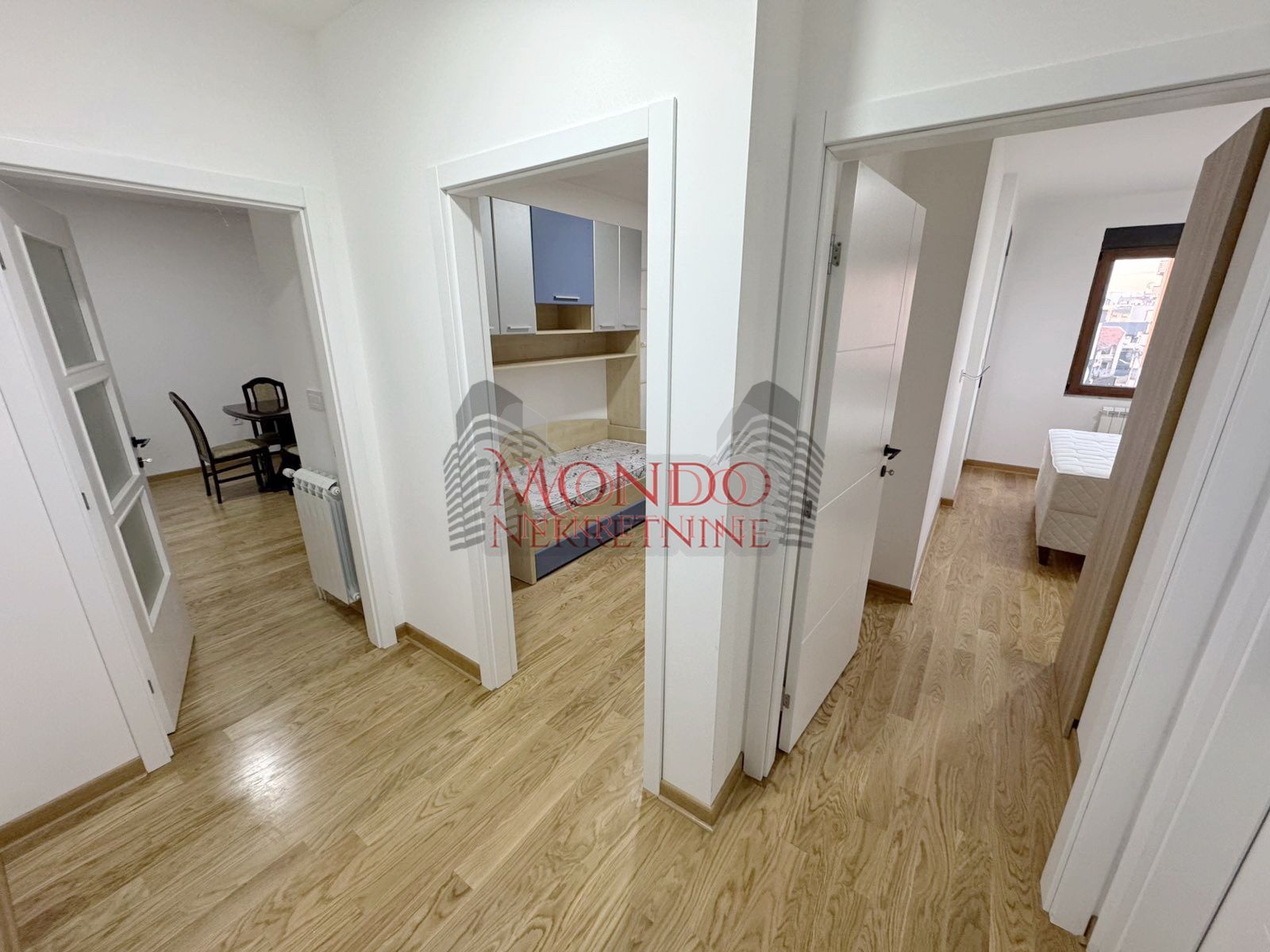 Dvoiposoban nov stan sa parking mestom  u blizini Doma zdravlja