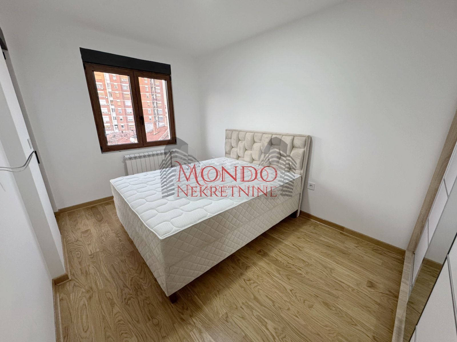 Dvoiposoban nov stan sa parking mestom  u blizini Doma zdravlja