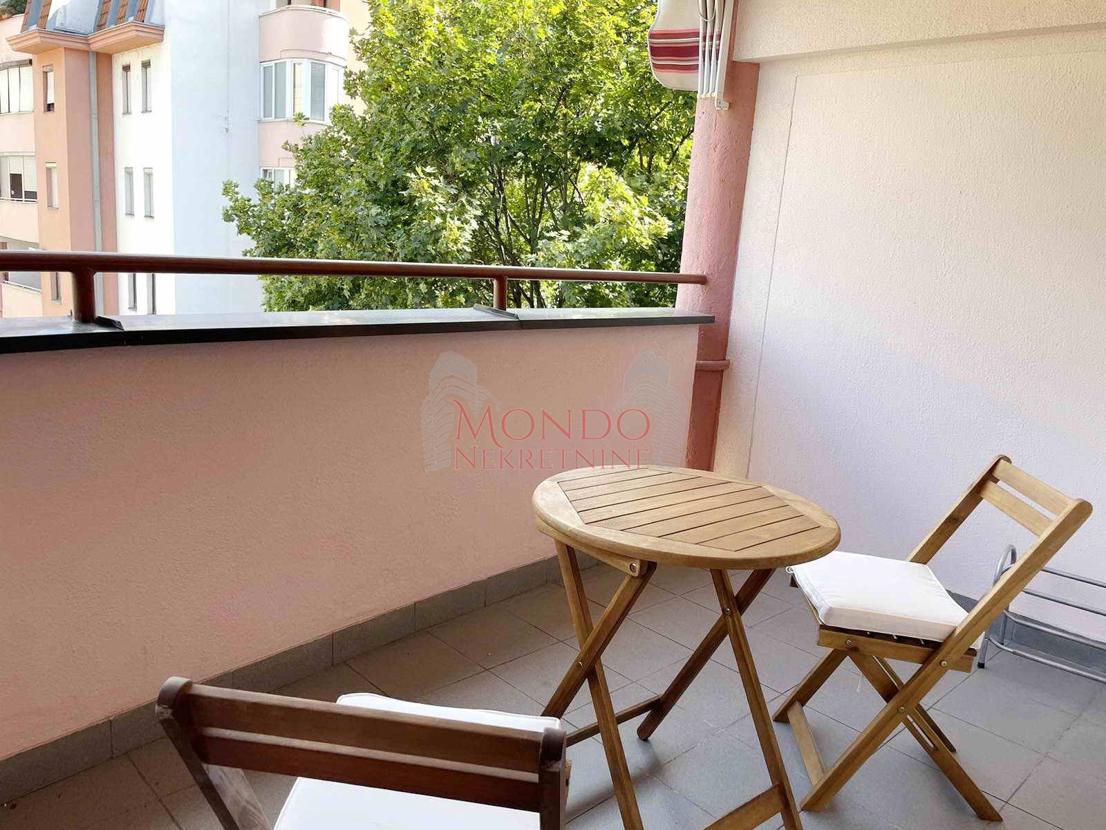 Trosoban stan na bulevaru Nikole Tesle, ch, parking, Niš