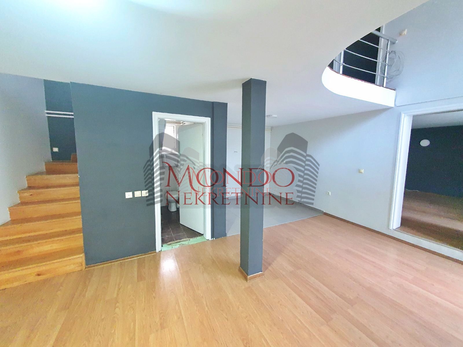 Izdaje se kuća na Panteleju kao poslovni prostor