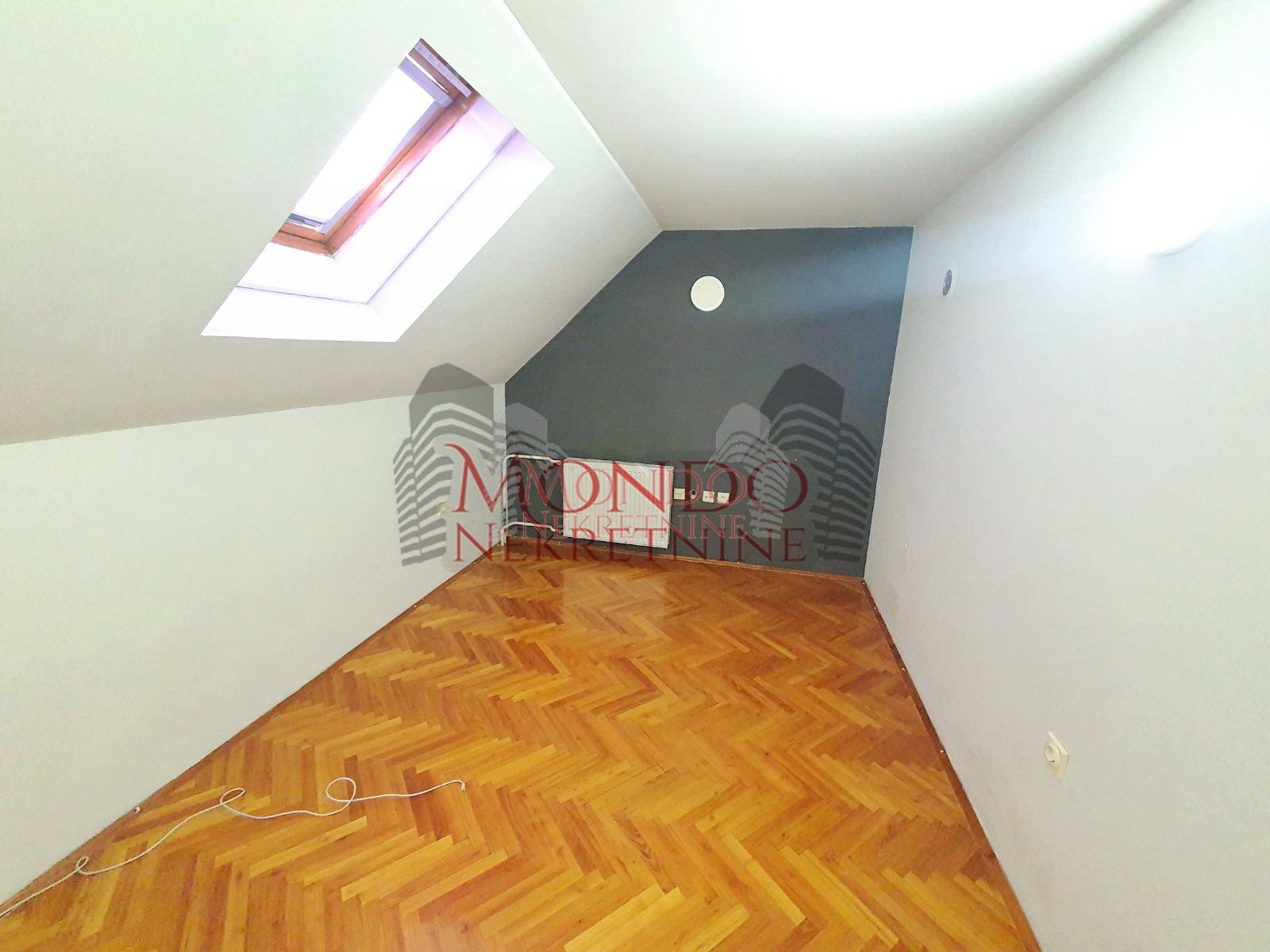 Izdaje se kuća na Panteleju kao poslovni prostor