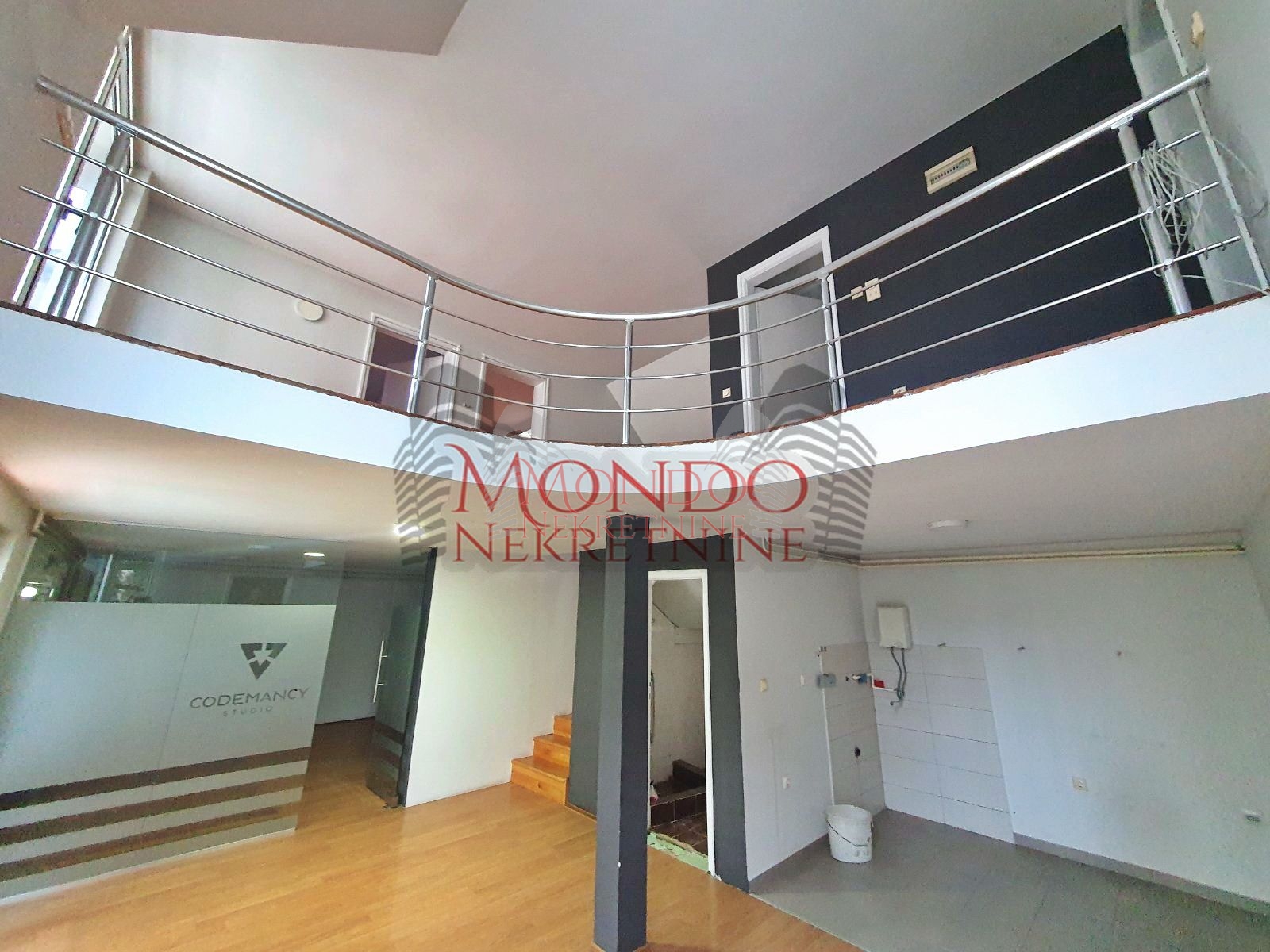 Izdaje se kuća na Panteleju kao poslovni prostor