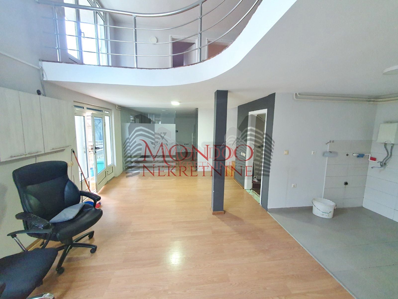 Izdaje se kuća na Panteleju kao poslovni prostor