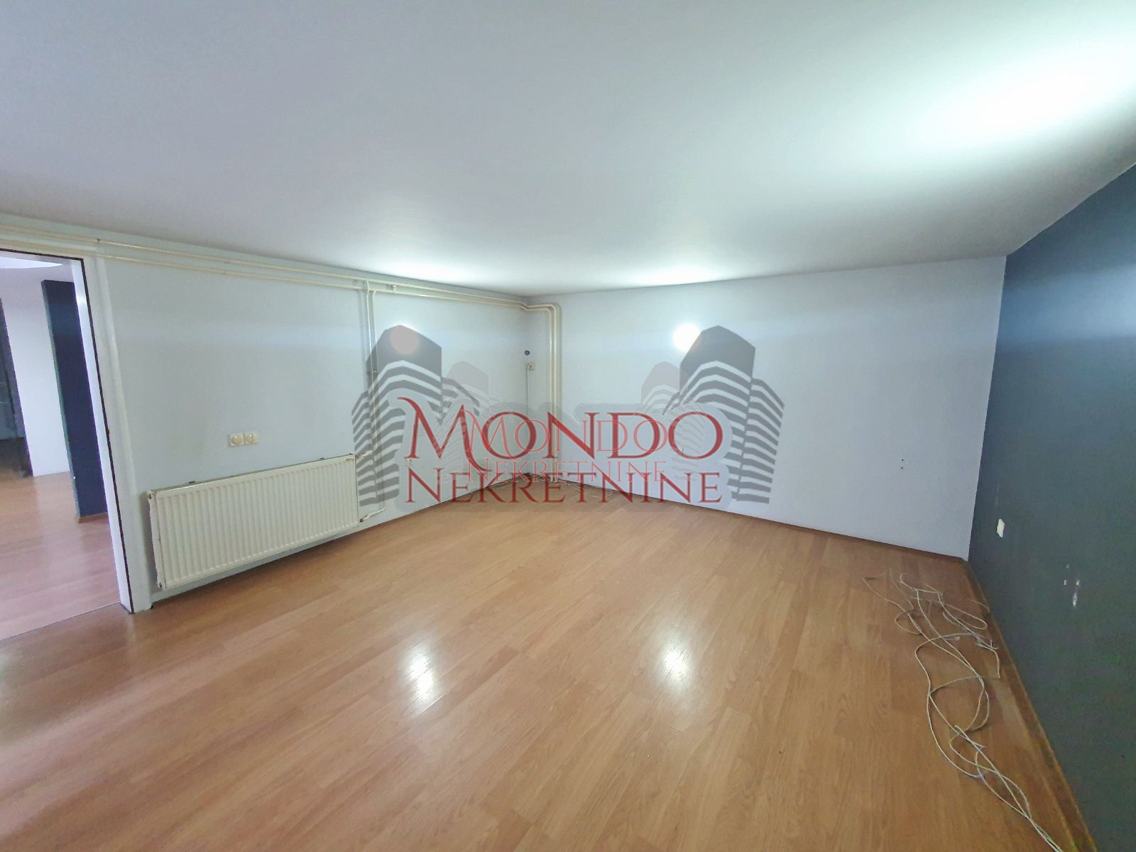 Izdaje se kuća na Panteleju kao poslovni prostor