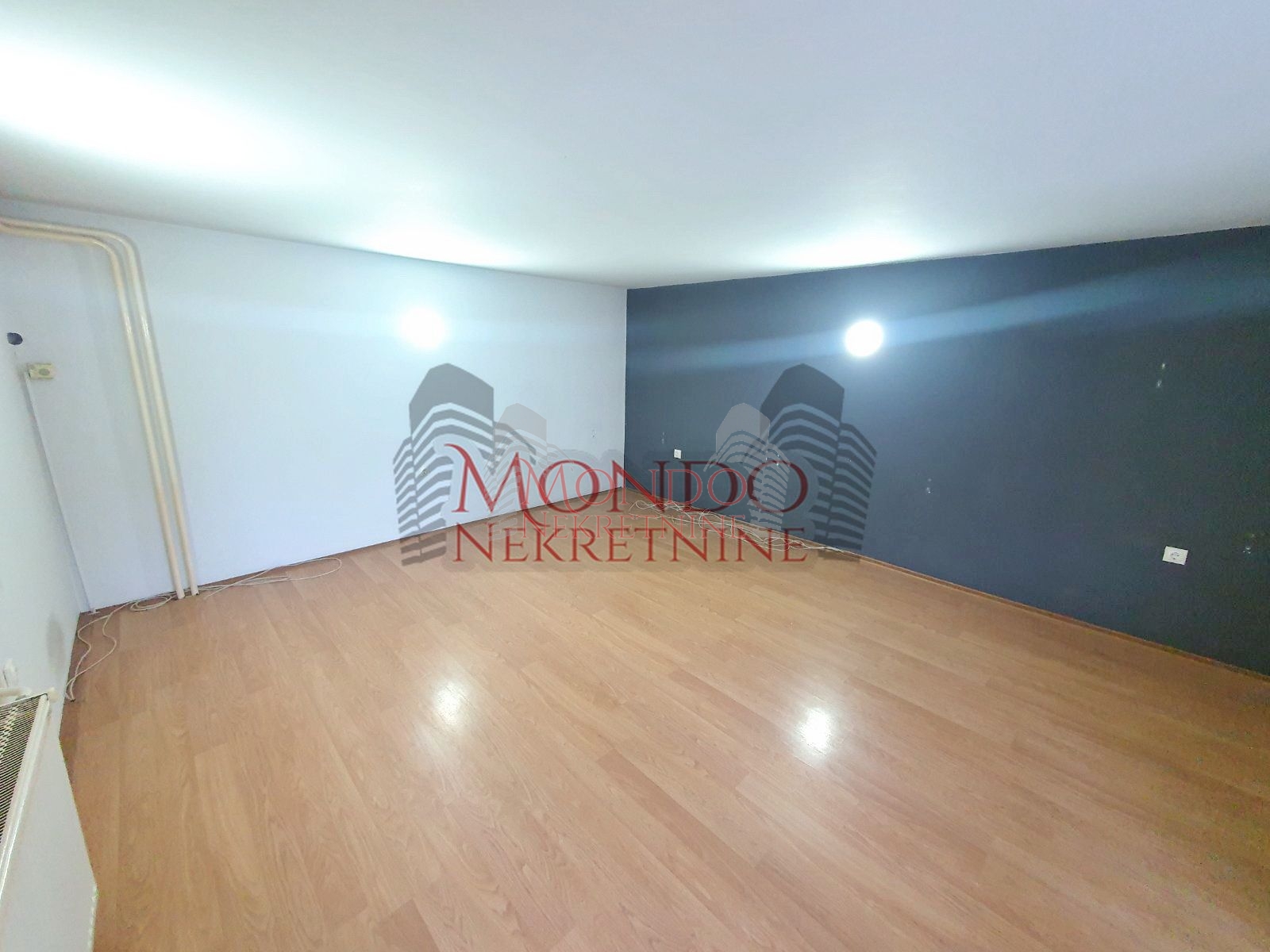 Izdaje se kuća na Panteleju kao poslovni prostor