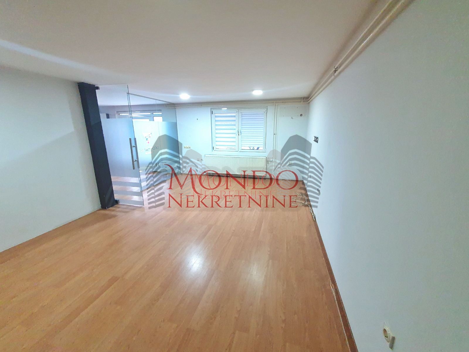 Izdaje se kuća na Panteleju kao poslovni prostor