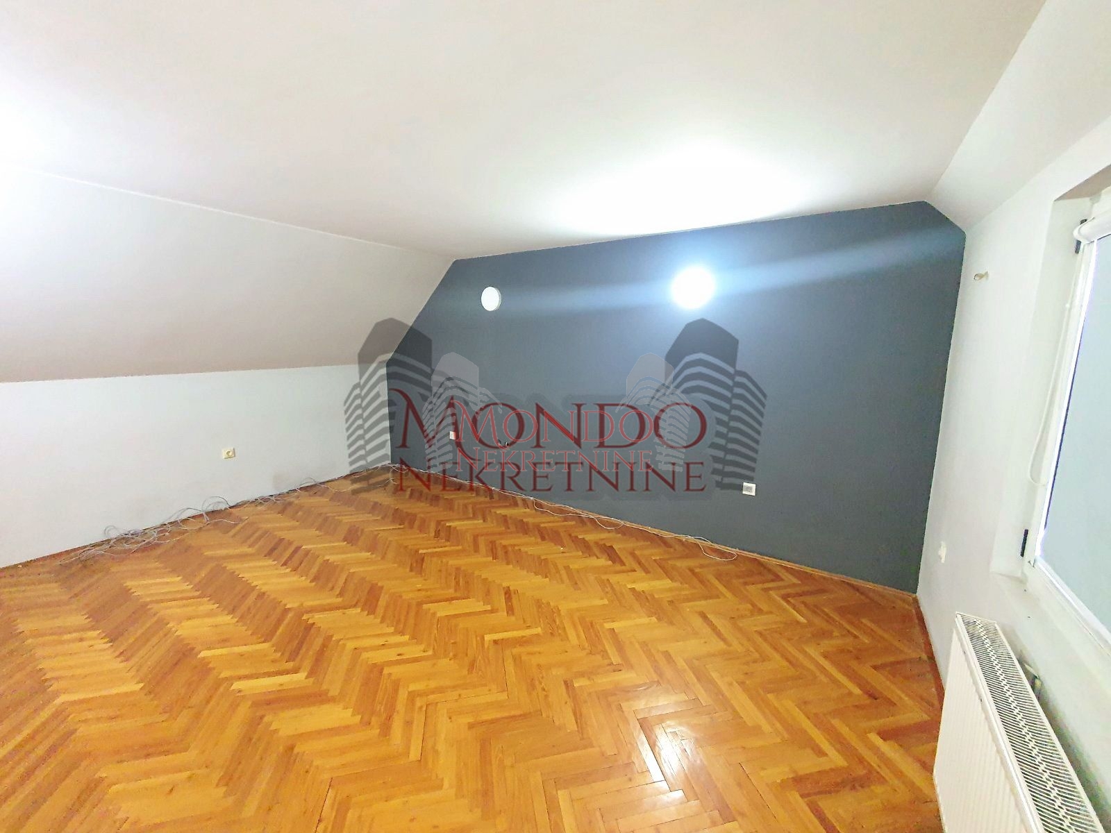 Izdaje se kuća na Panteleju kao poslovni prostor