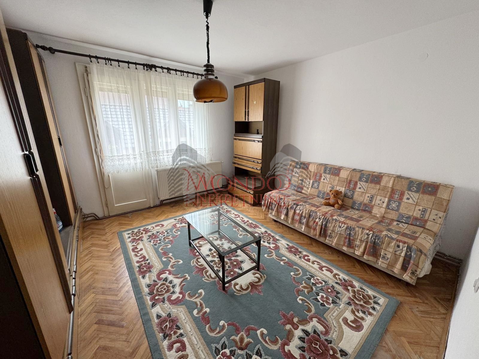 Dvoipsooban stan u kuci iza tri solitera u Durlanu