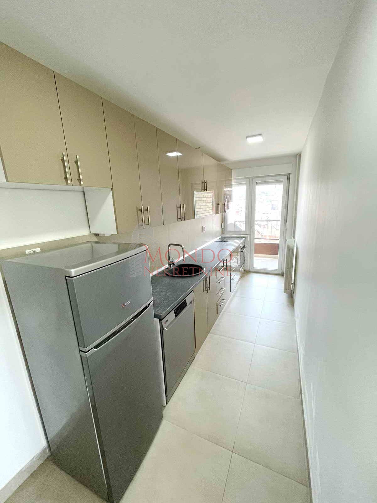 Troiposoban Stan Kao Poslovni Prostor Kod Pravnog Fakulteta,,86m2, Niš