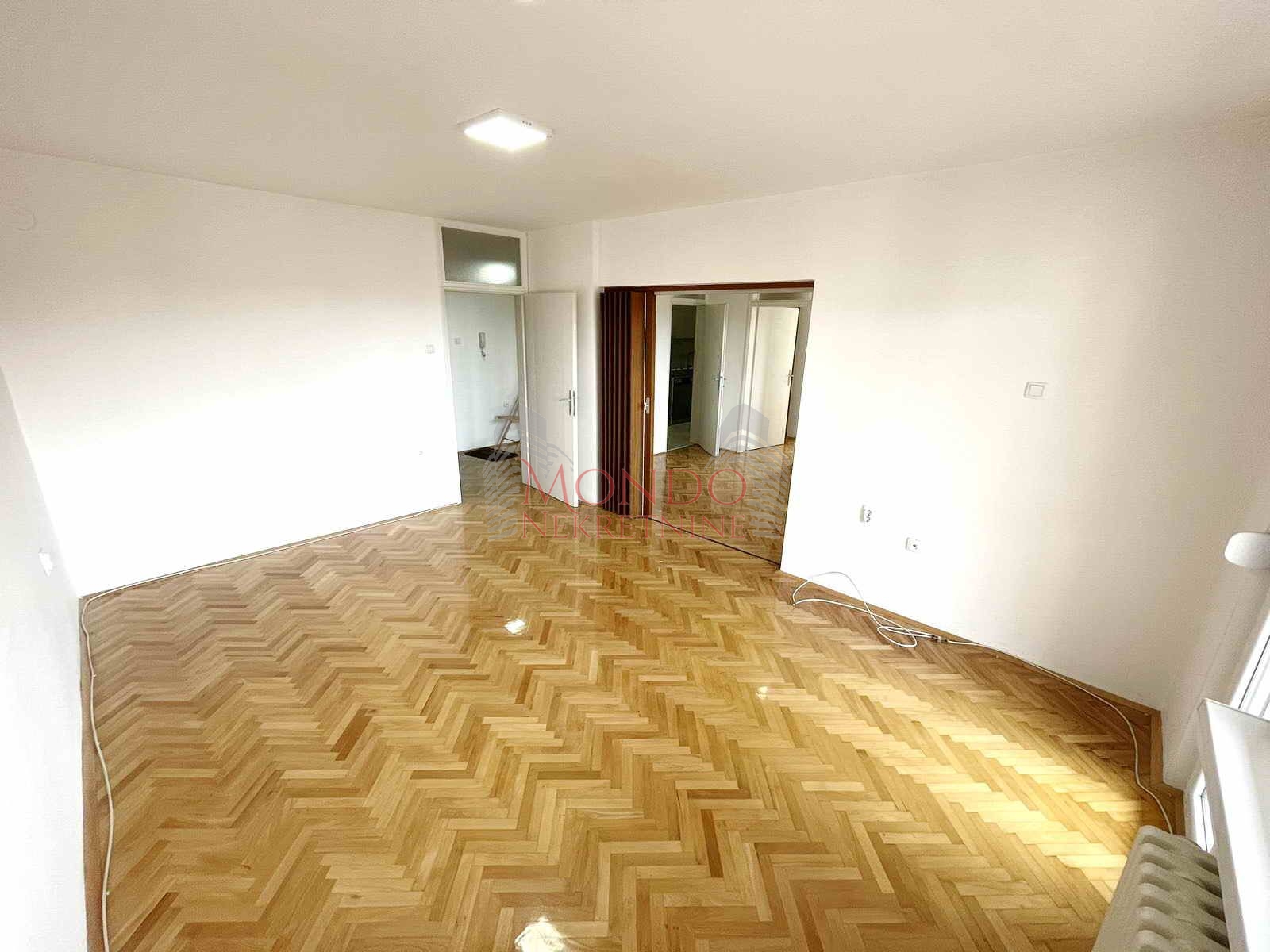 Troiposoban Stan Kao Poslovni Prostor Kod Pravnog Fakulteta,,86m2, Niš