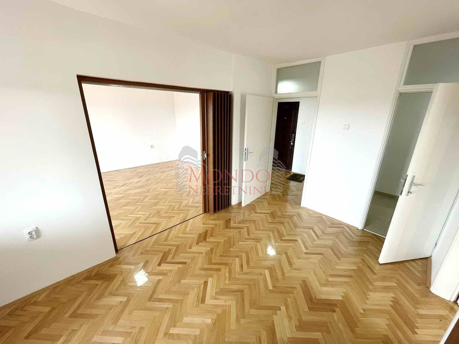 Troiposoban Stan Kao Poslovni Prostor Kod Pravnog Fakulteta,,86m2, Niš