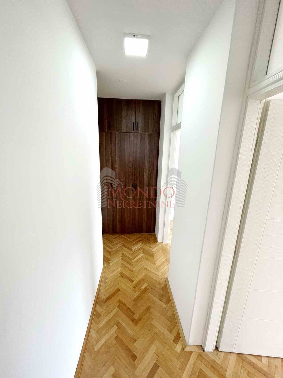 Troiposoban Stan Kao Poslovni Prostor Kod Pravnog Fakulteta,,86m2, Niš