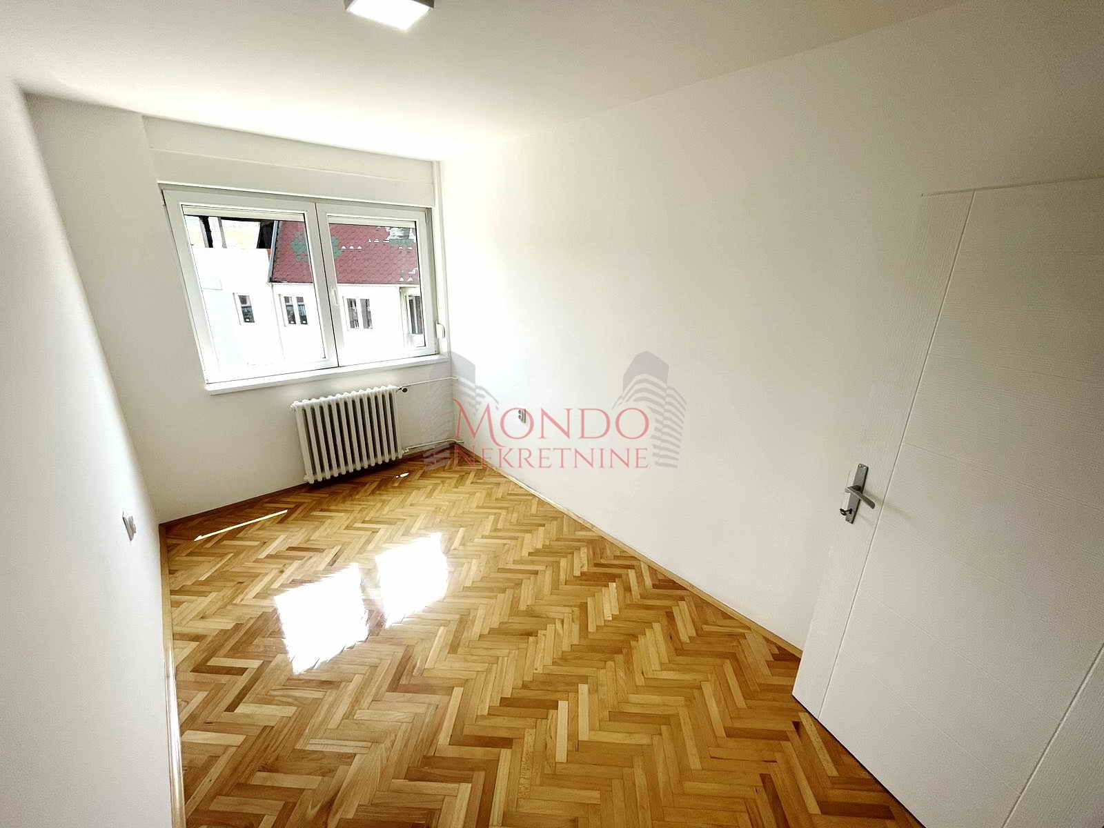 Troiposoban Stan Kao Poslovni Prostor Kod Pravnog Fakulteta,,86m2, Niš