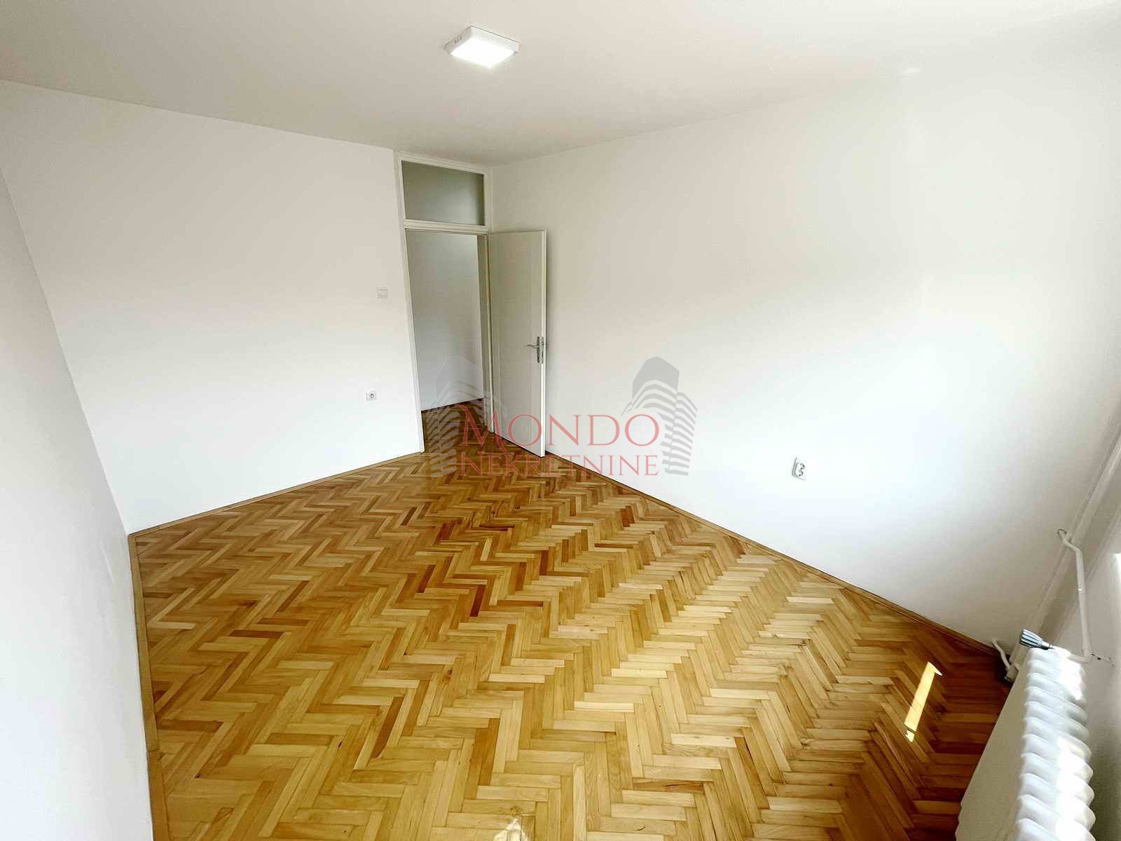 Troiposoban Stan Kod Pravnog Fakulteta, CG, 86m2, Niš