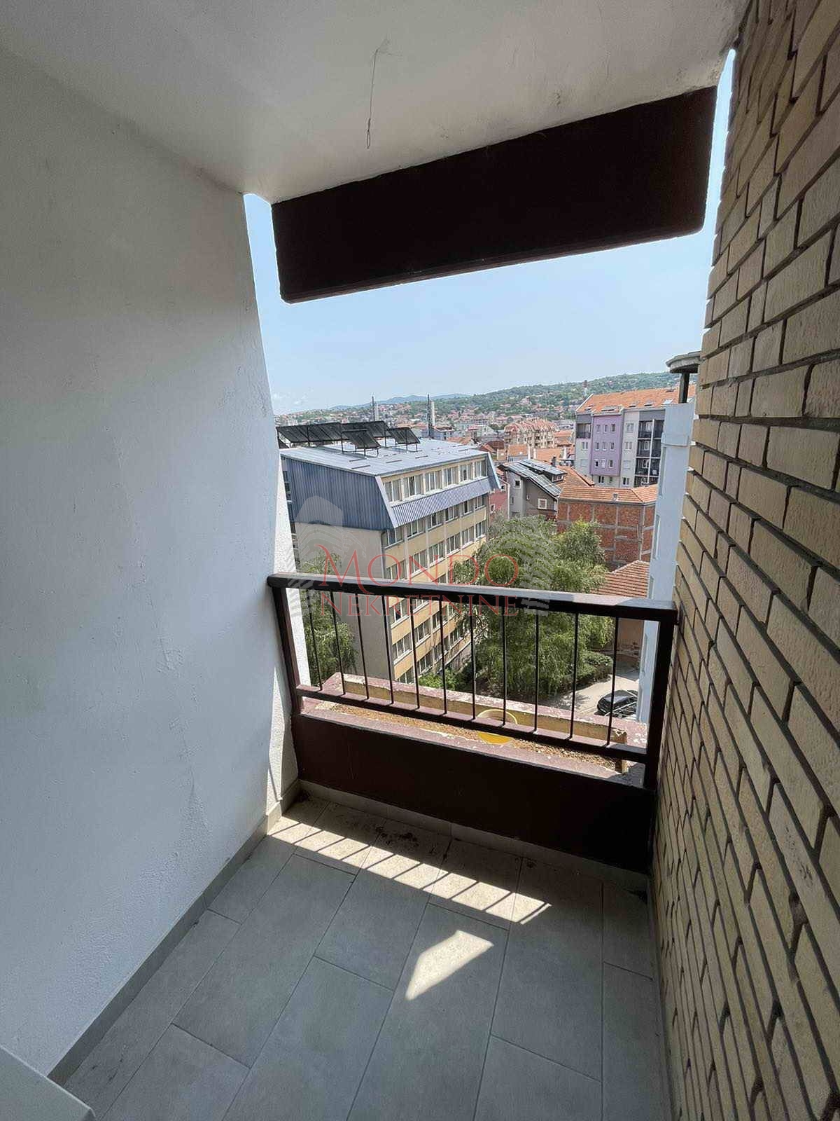 Troiposoban Stan Kod Pravnog Fakulteta, CG, 86m2, Niš