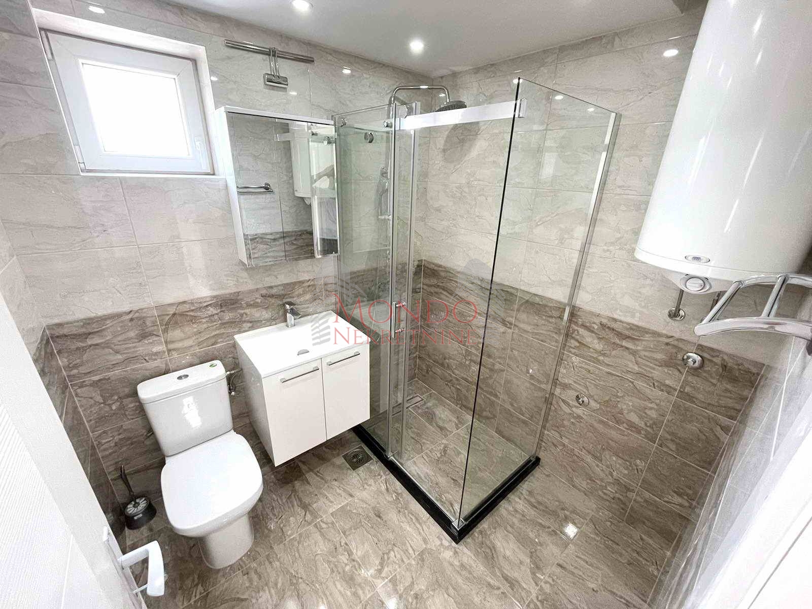 Troiposoban Stan Kod Pravnog Fakulteta, CG, 86m2, Niš