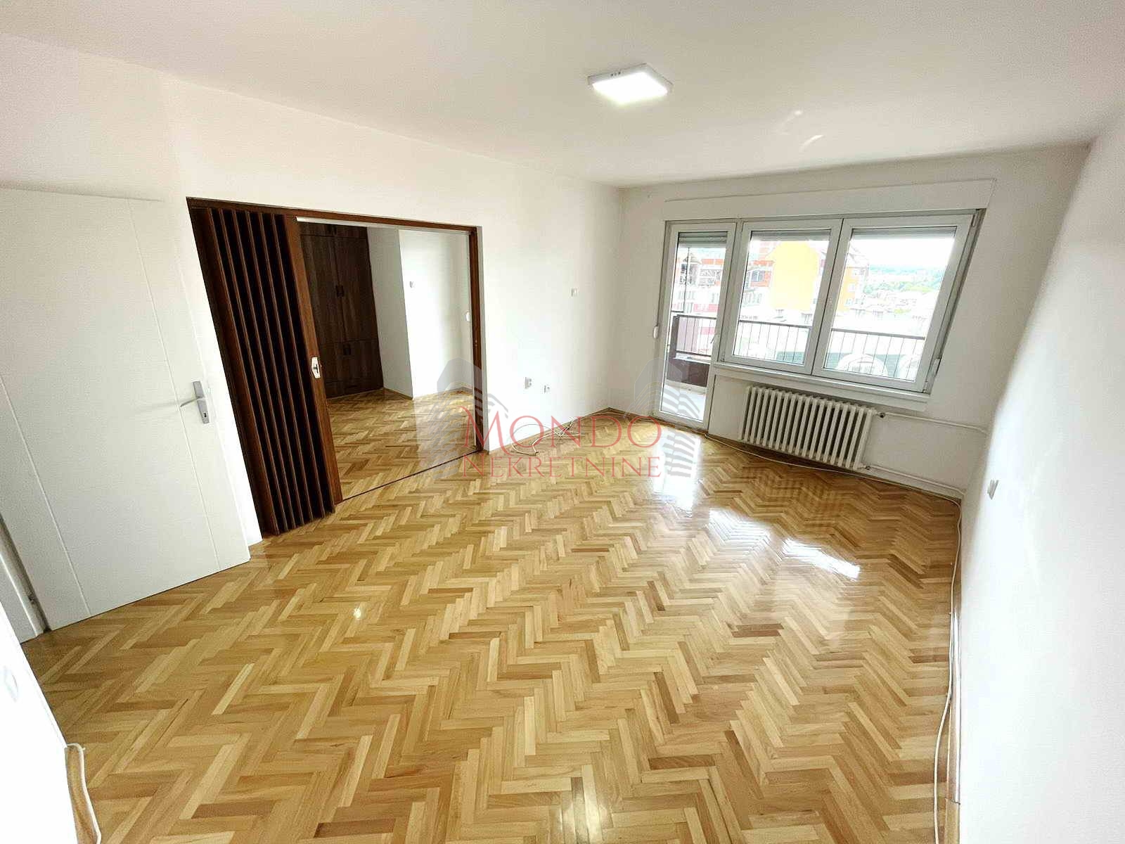 Troiposoban Stan Kod Pravnog Fakulteta, CG, 86m2, Niš