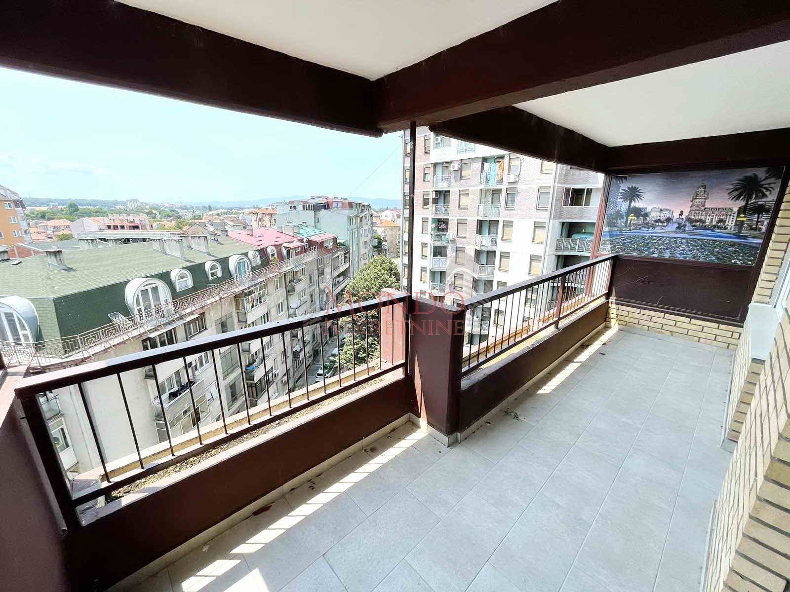 Troiposoban Stan Kod Pravnog Fakulteta, CG, 86m2, Niš