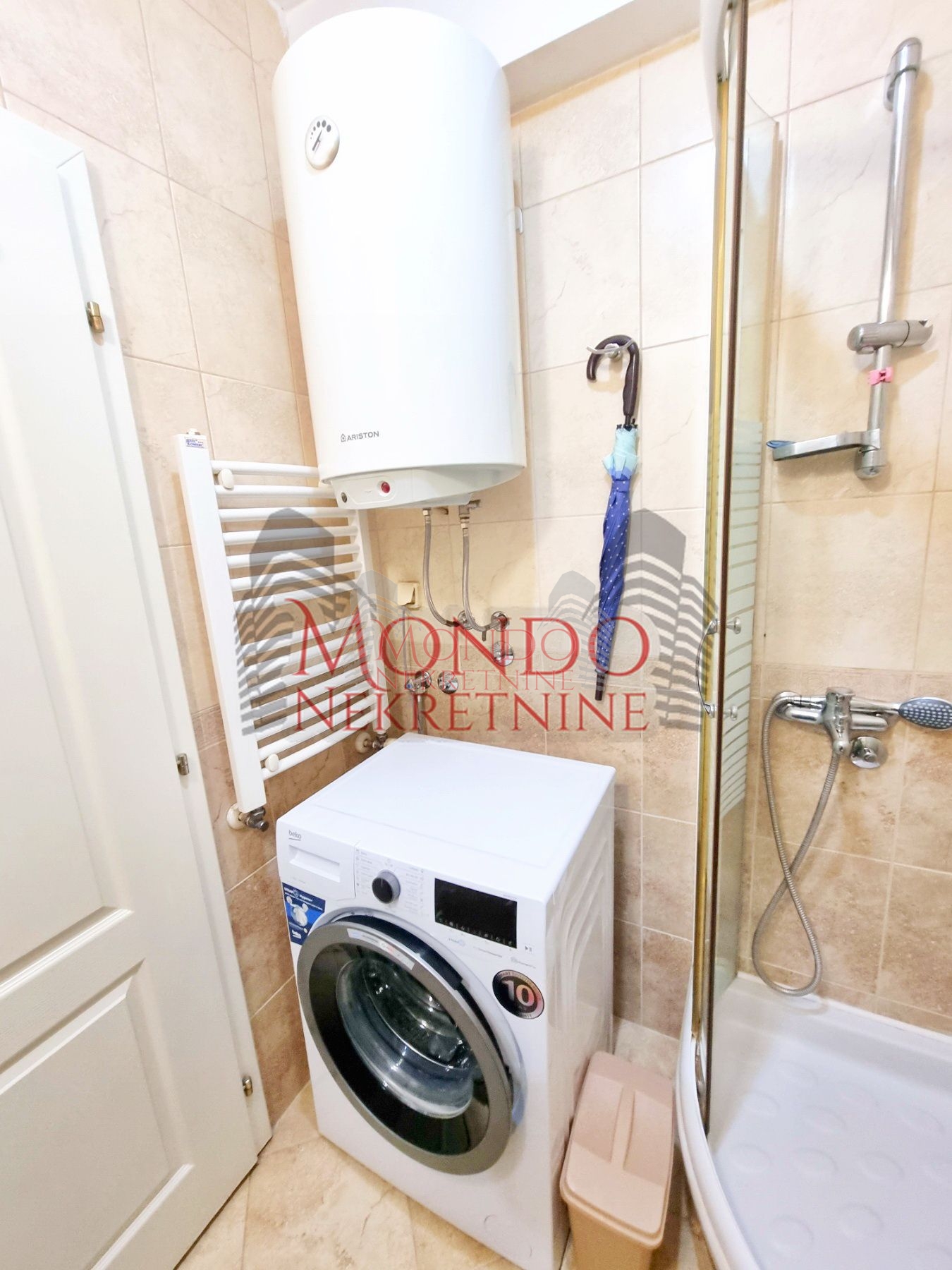 Izdaje se jednoiposoban stan preko puta parka Cair