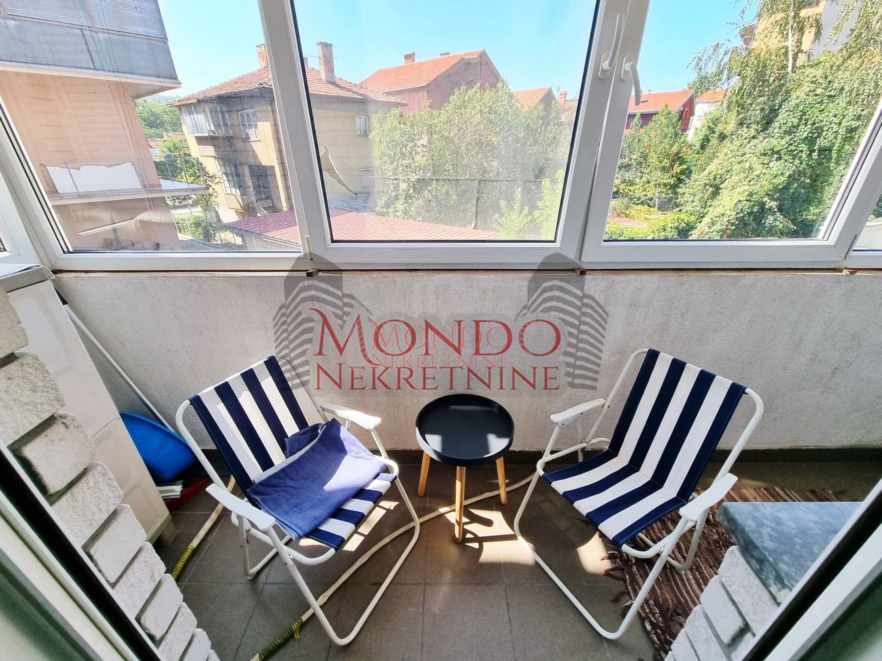 Izdaje se jednoiposoban stan preko puta parka Cair