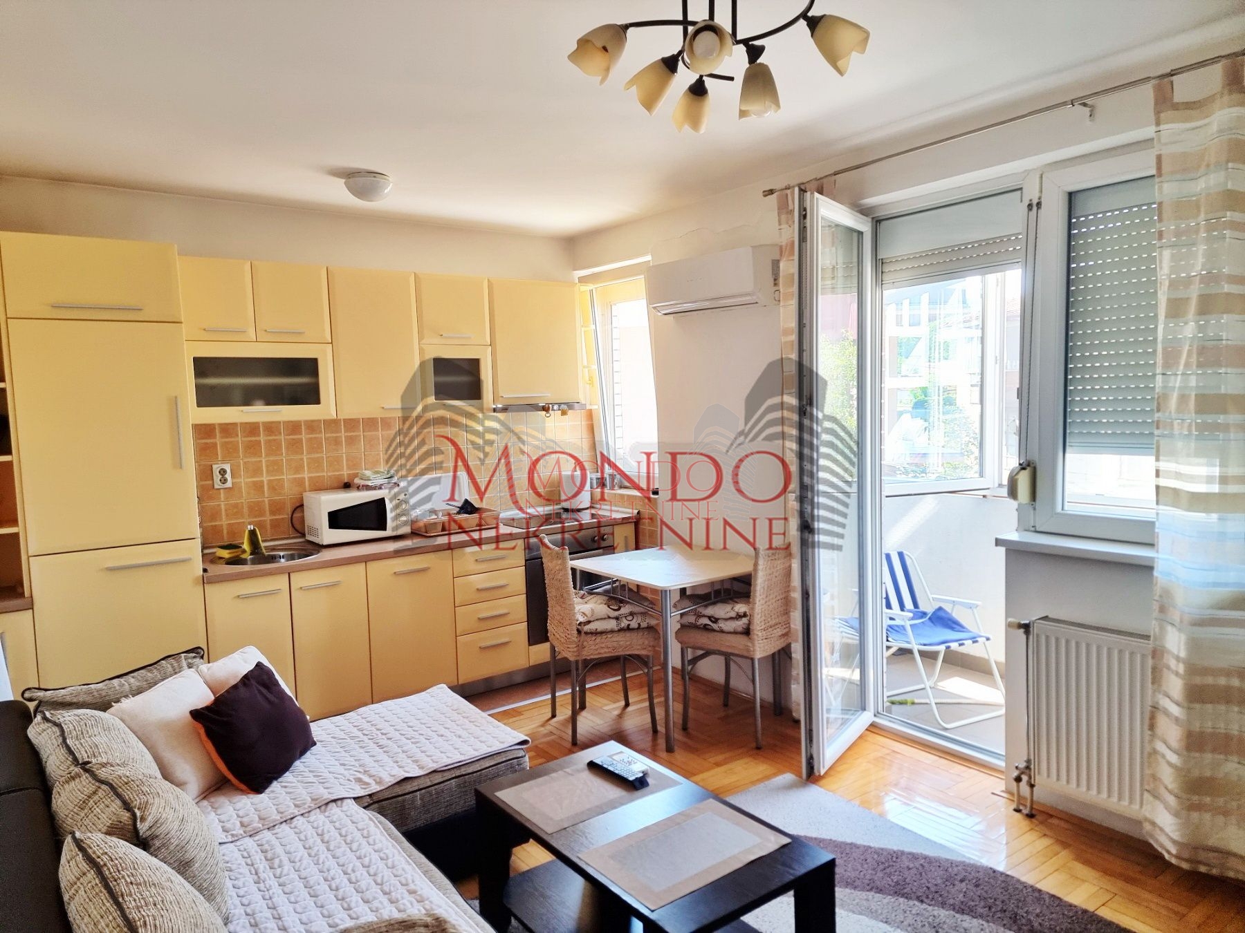 Izdaje se jednoiposoban stan preko puta parka Cair