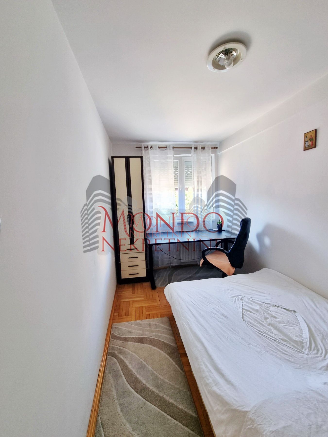 Izdaje se jednoiposoban stan preko puta parka Cair