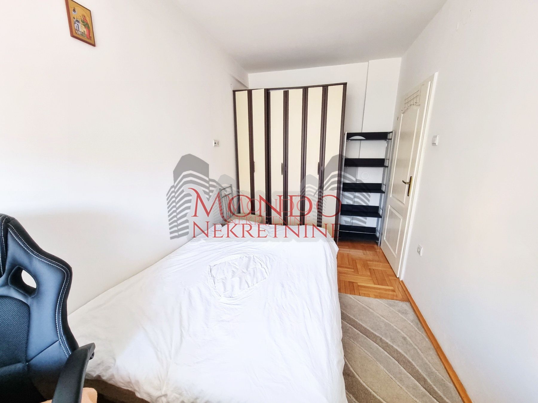 Izdaje se jednoiposoban stan preko puta parka Cair