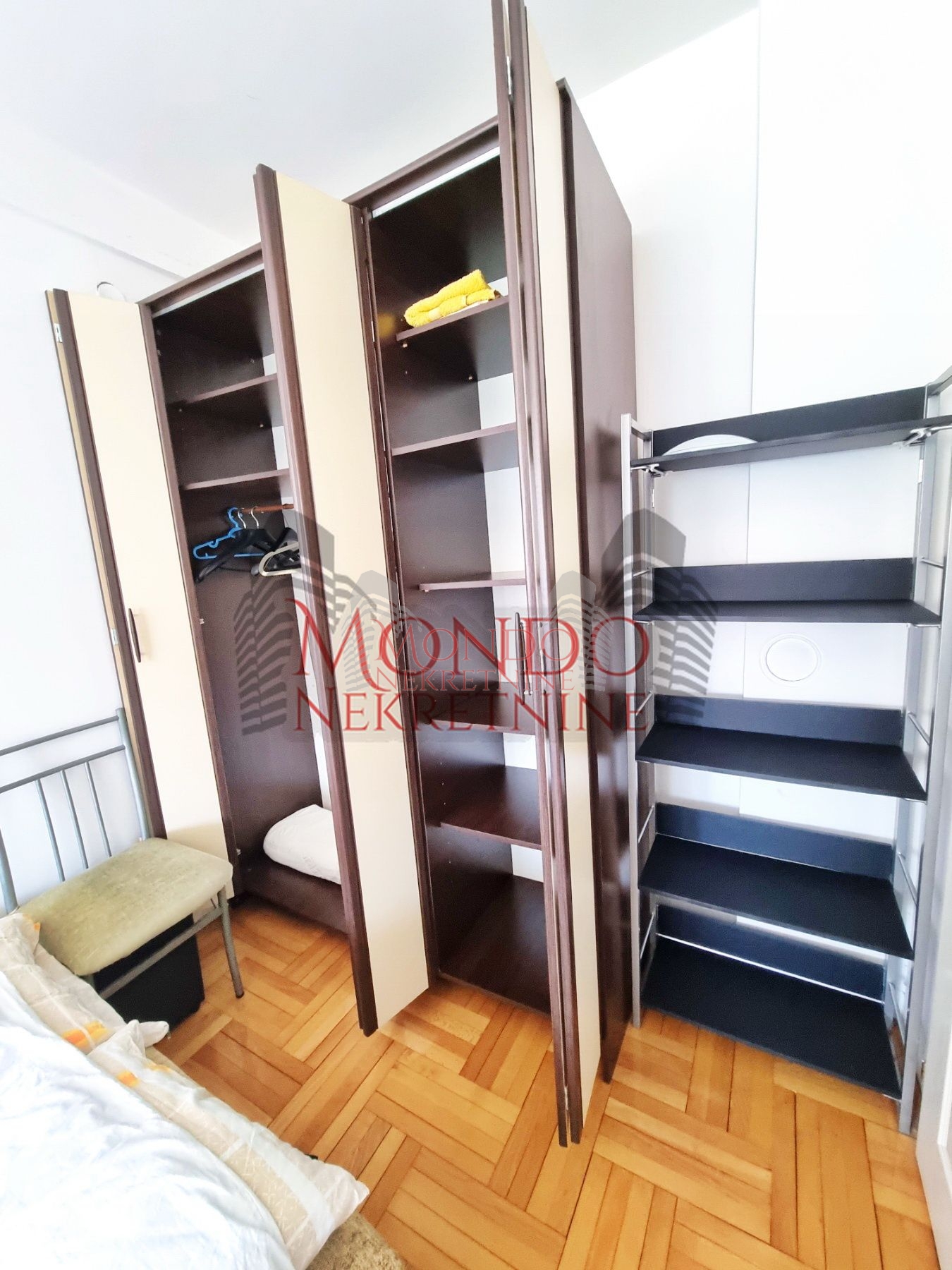 Izdaje se jednoiposoban stan preko puta parka Cair