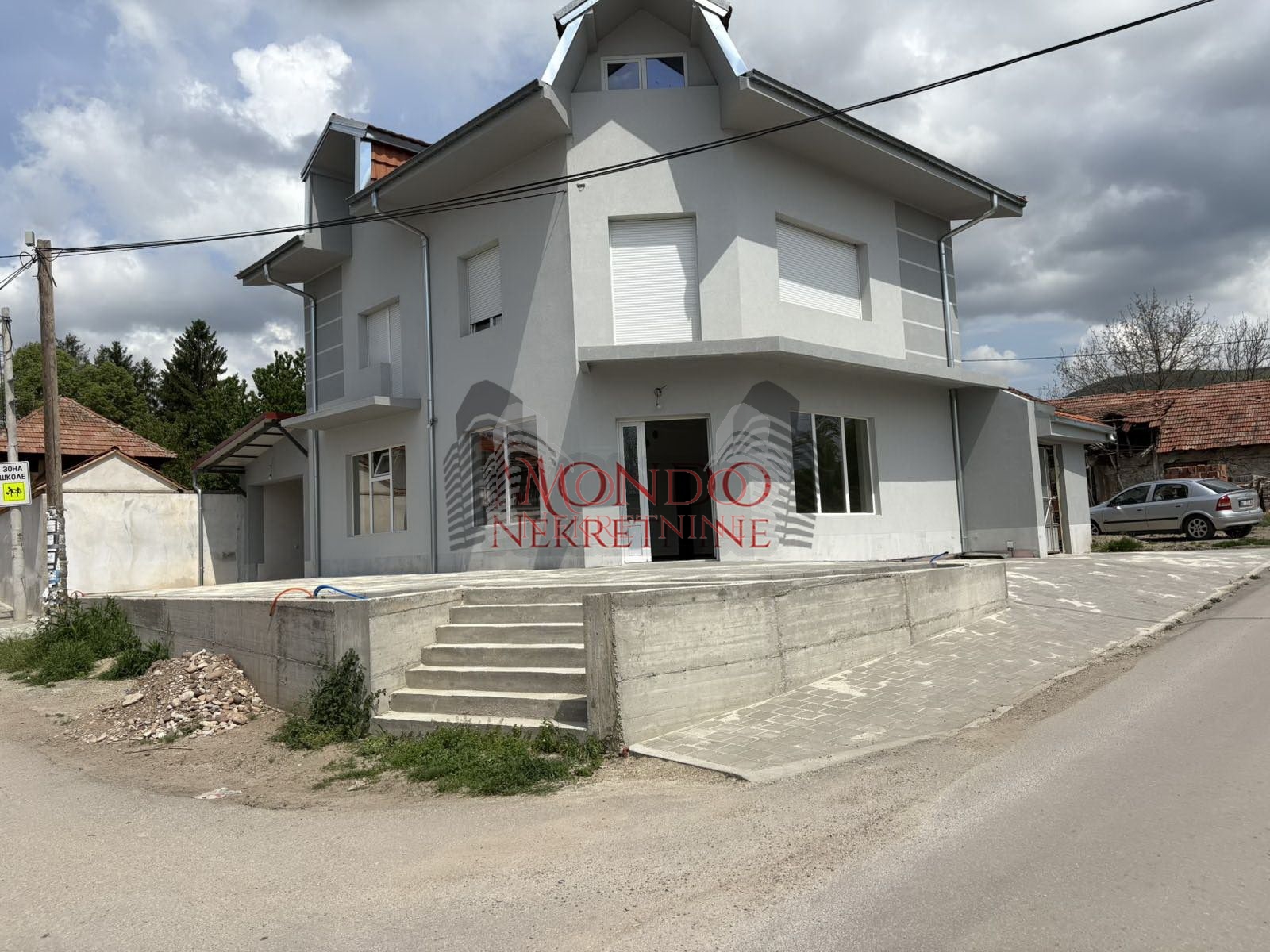 Lokal u Donjem Matejevcu na glavnoj ulici