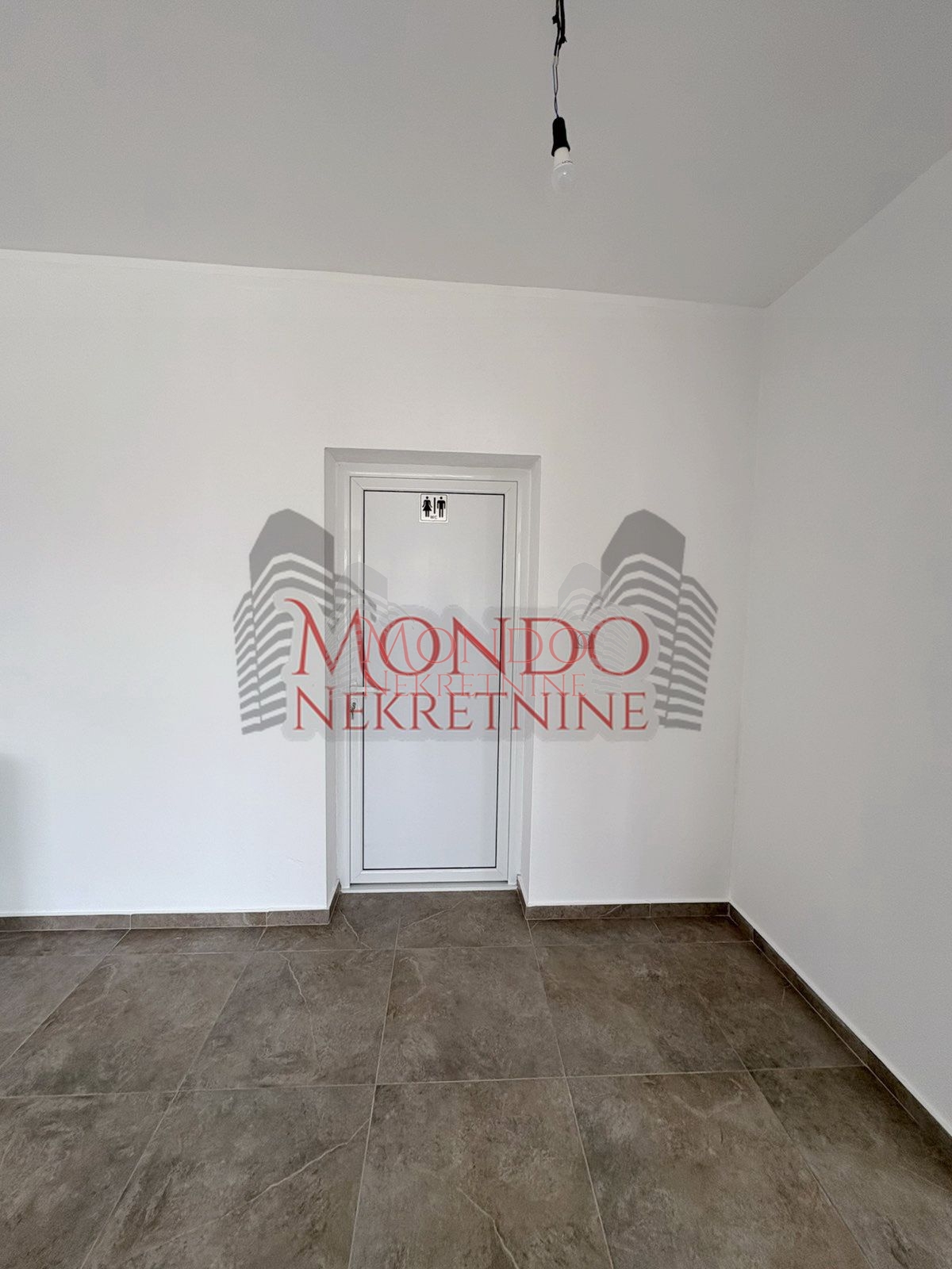 Lokal u Donjem Matejevcu na glavnoj ulici