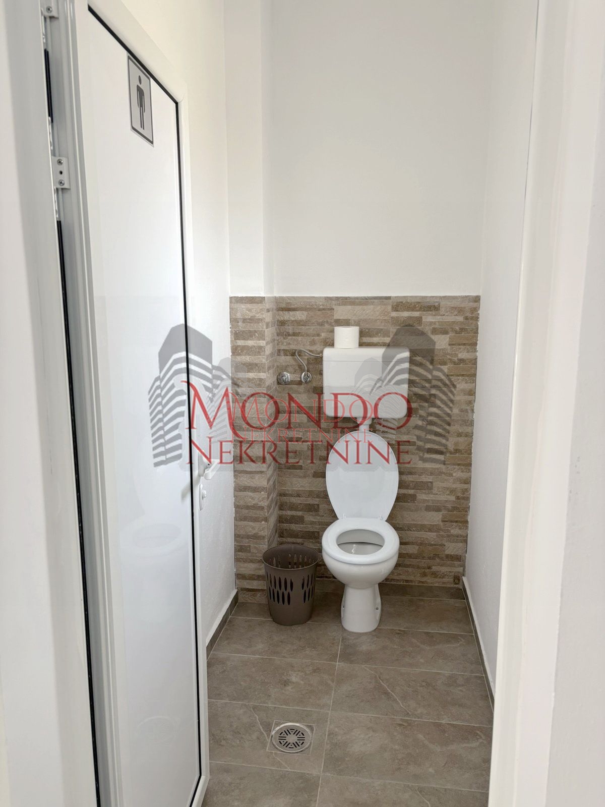 Lokal u Donjem Matejevcu na glavnoj ulici