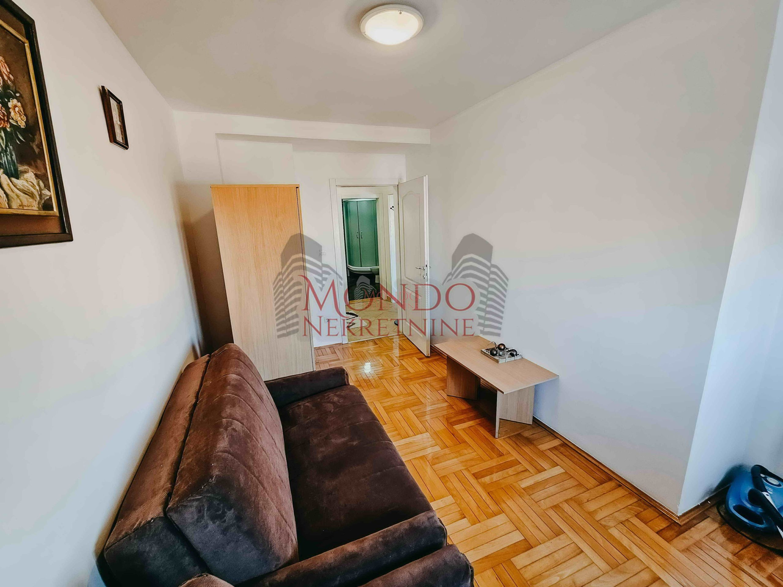 Dvoiposoban stan u novoj zgradi na Crvenom pevcu