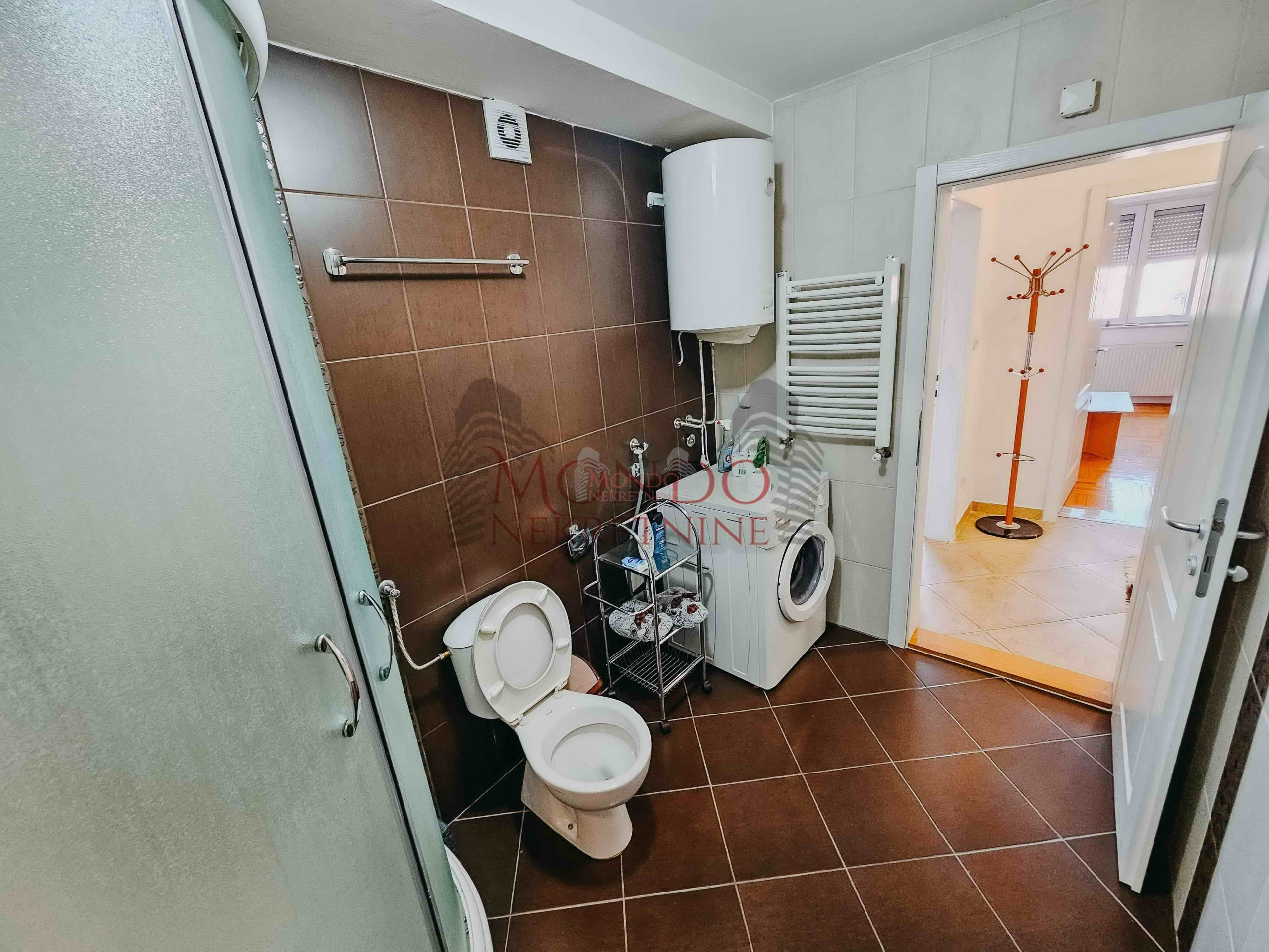 Dvoiposoban stan u novoj zgradi na Crvenom pevcu