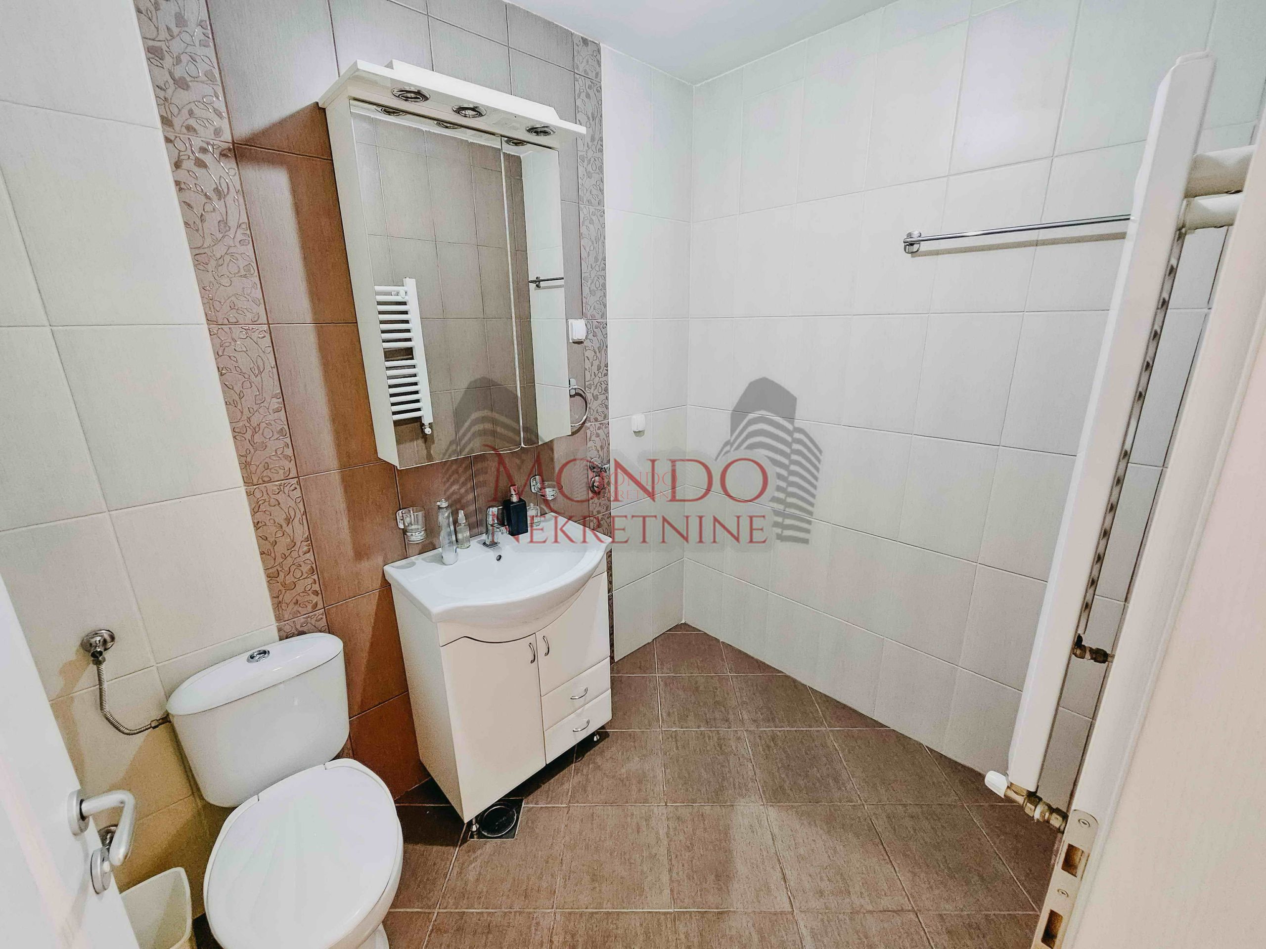 Dvoiposoban stan u novoj zgradi na Crvenom pevcu