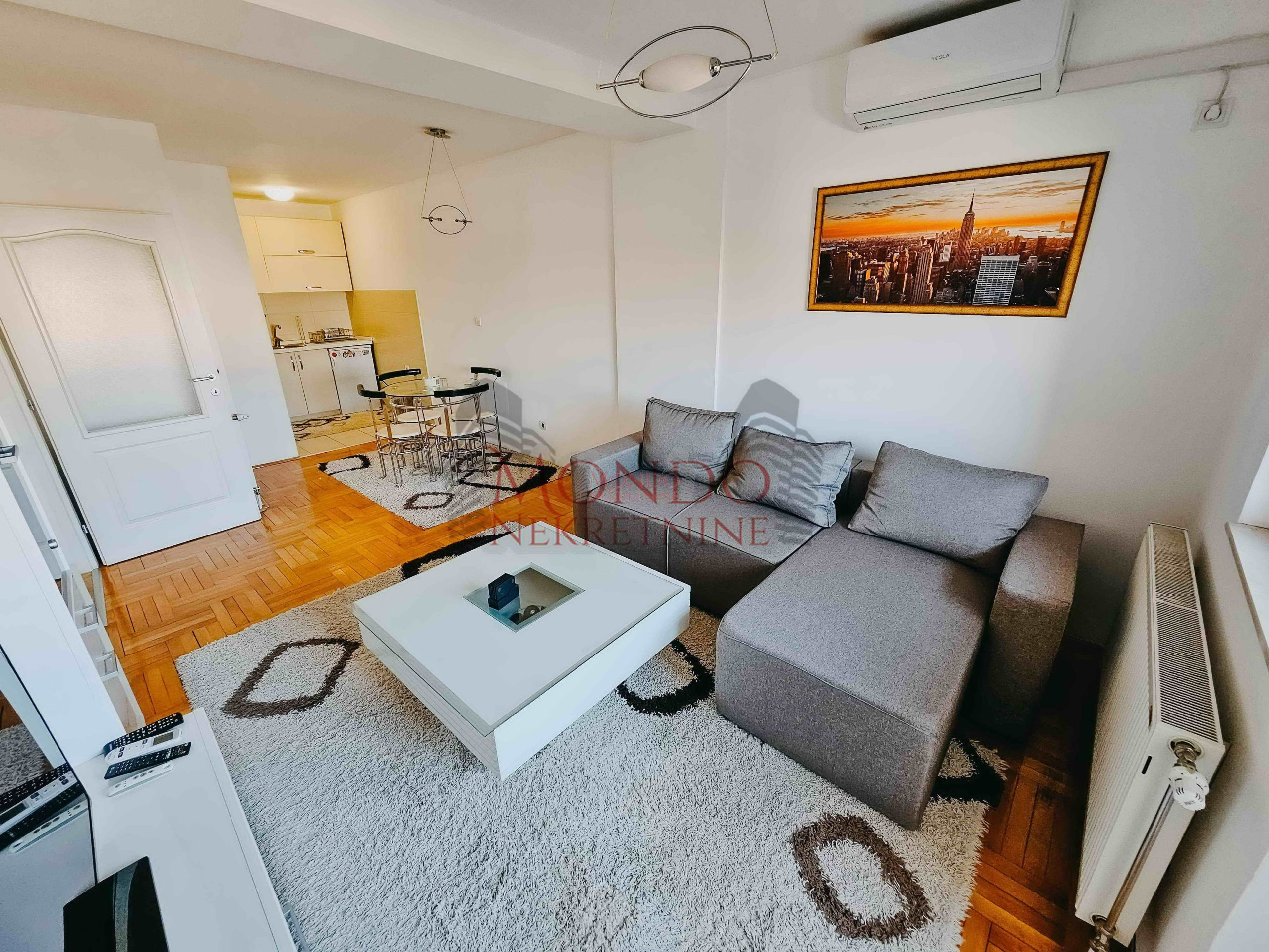 Dvoiposoban stan u novoj zgradi na Crvenom pevcu