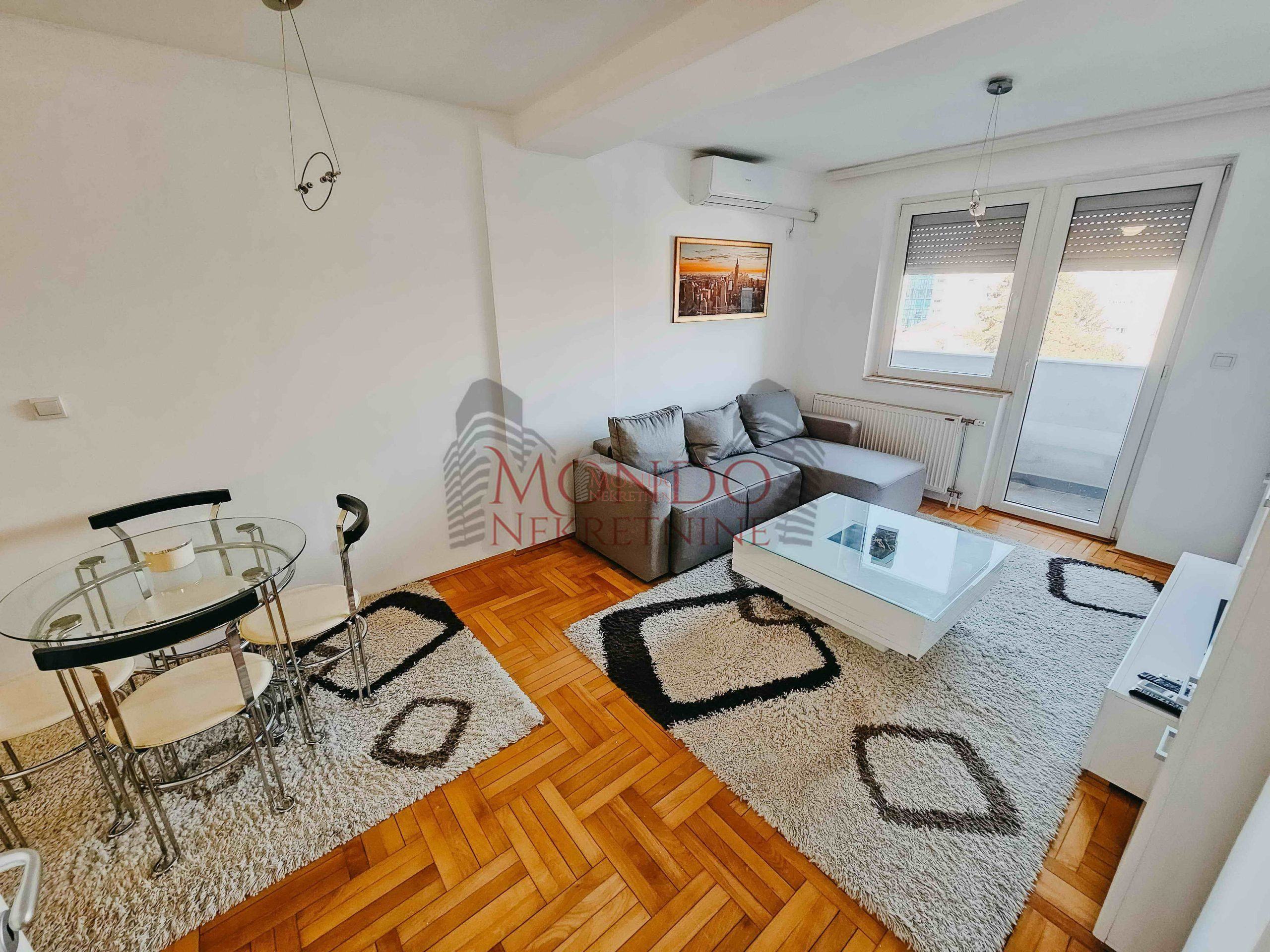 Dvoiposoban stan u novoj zgradi na Crvenom pevcu