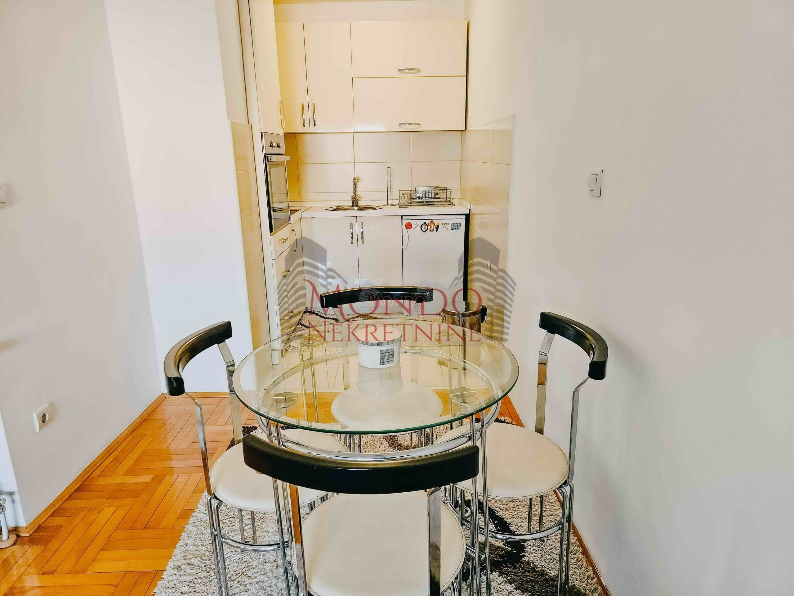 Dvoiposoban stan u novoj zgradi na Crvenom pevcu