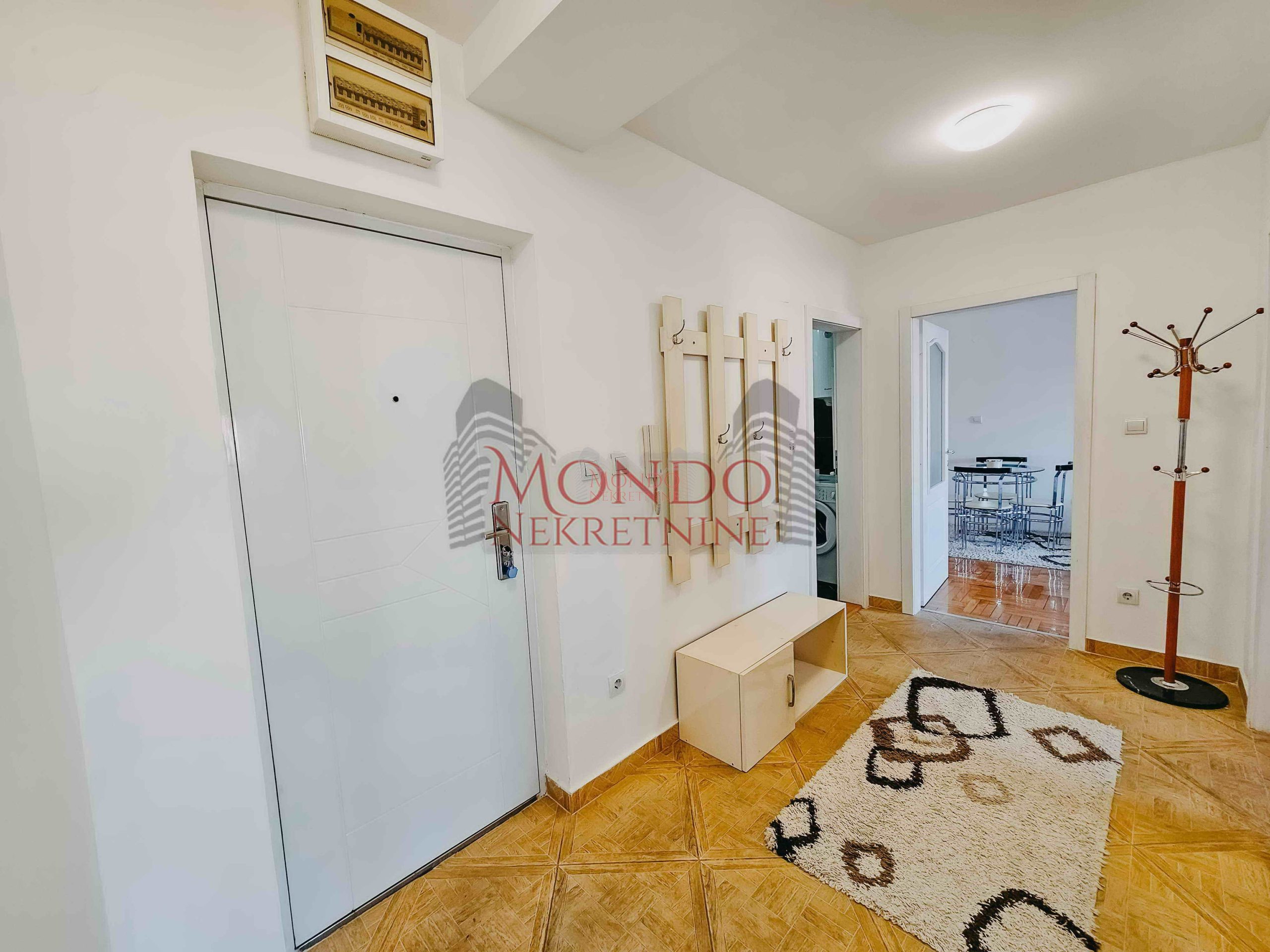 Dvoiposoban stan u novoj zgradi na Crvenom pevcu