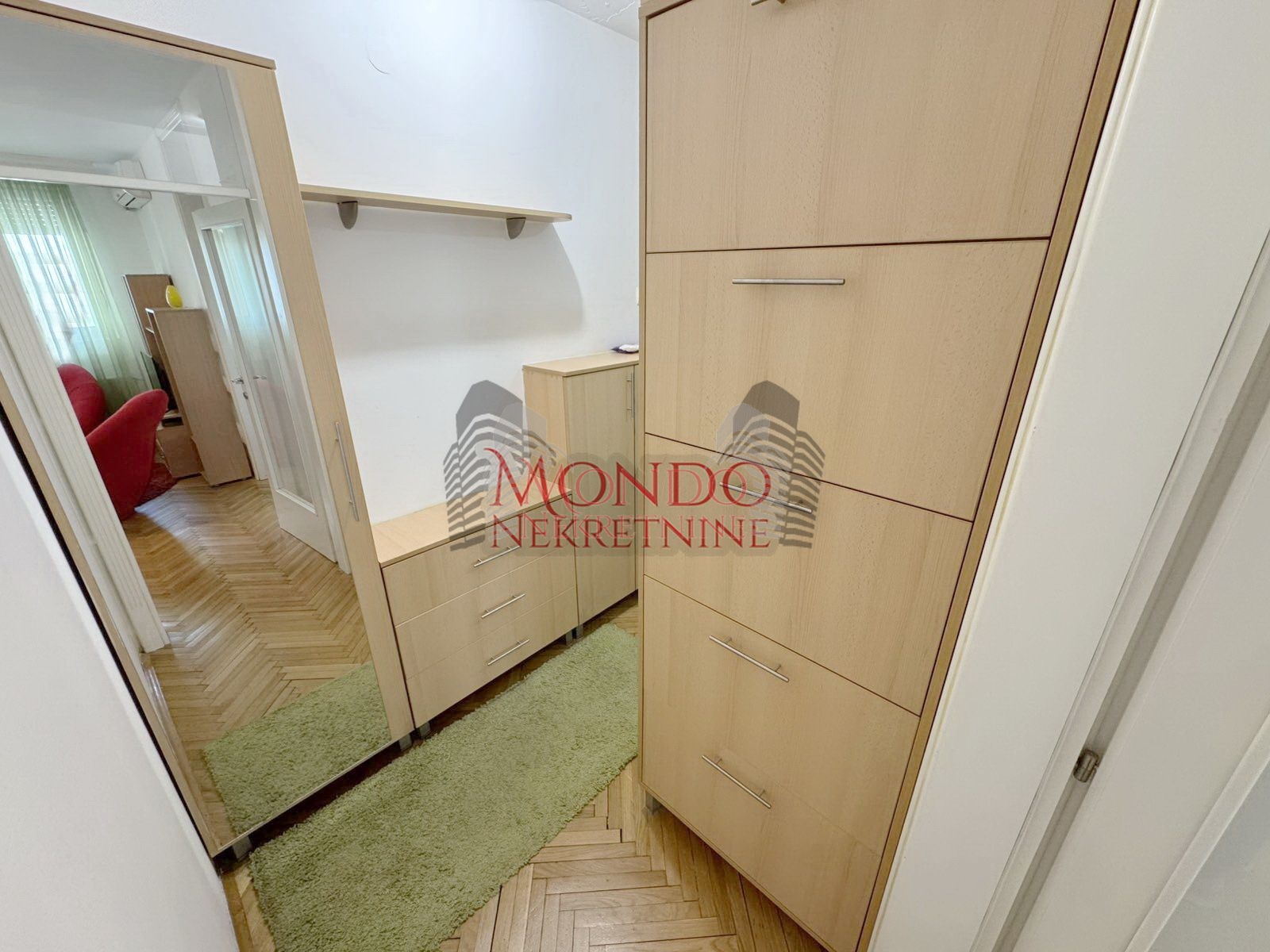 Jednoiposoban stan u novoj zgradi preko puta Pravnog fakulteta